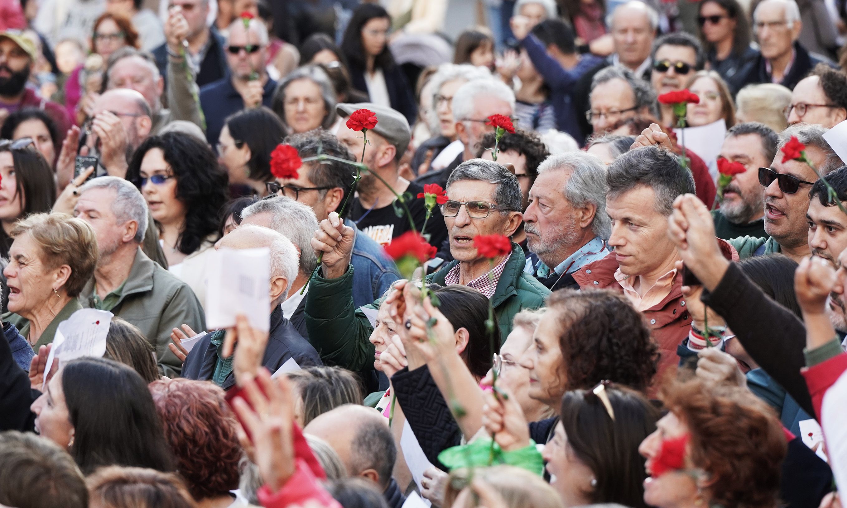 Multitudinaria cantata de 'Grândola Vila Morena'