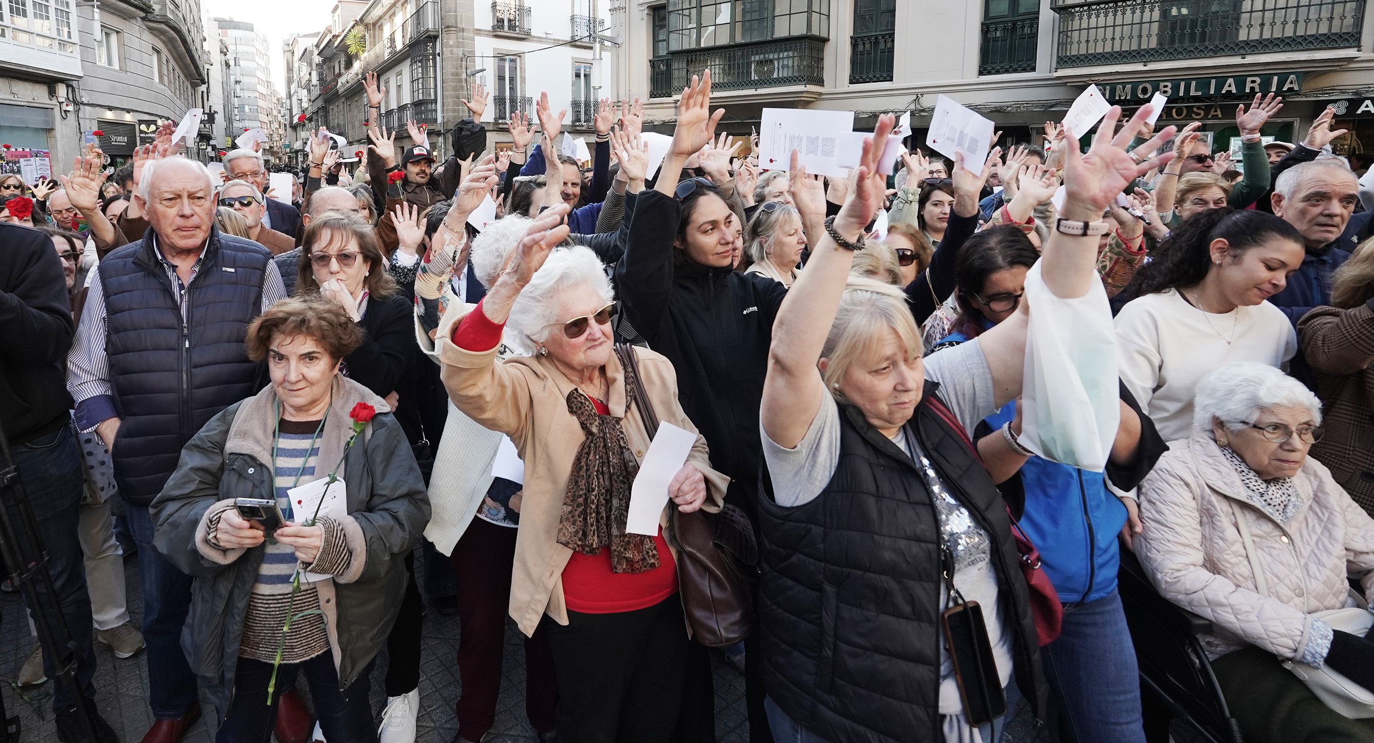 Multitudinaria cantata de 'Grândola Vila Morena'