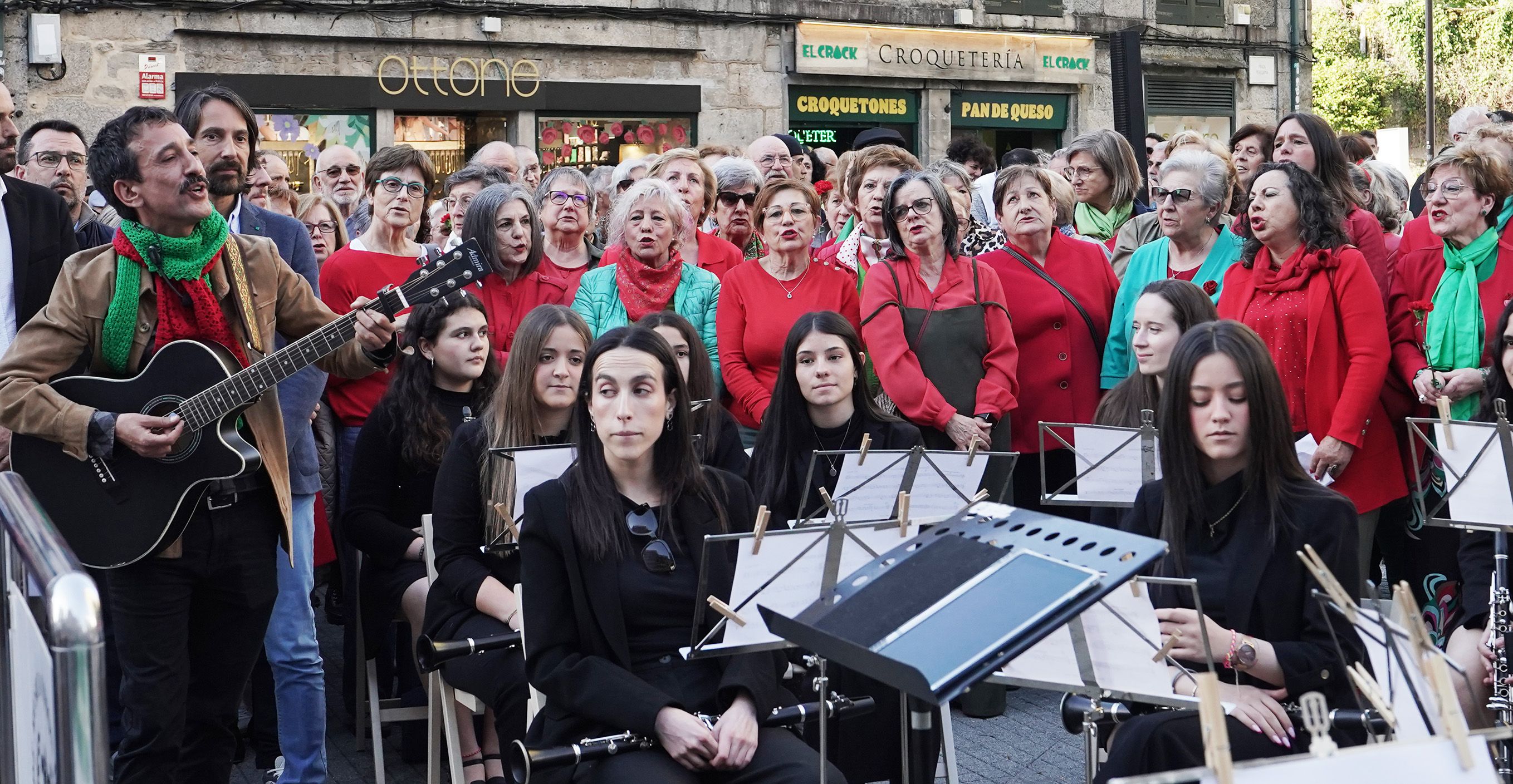 Multitudinaria cantata de 'Grândola Vila Morena'