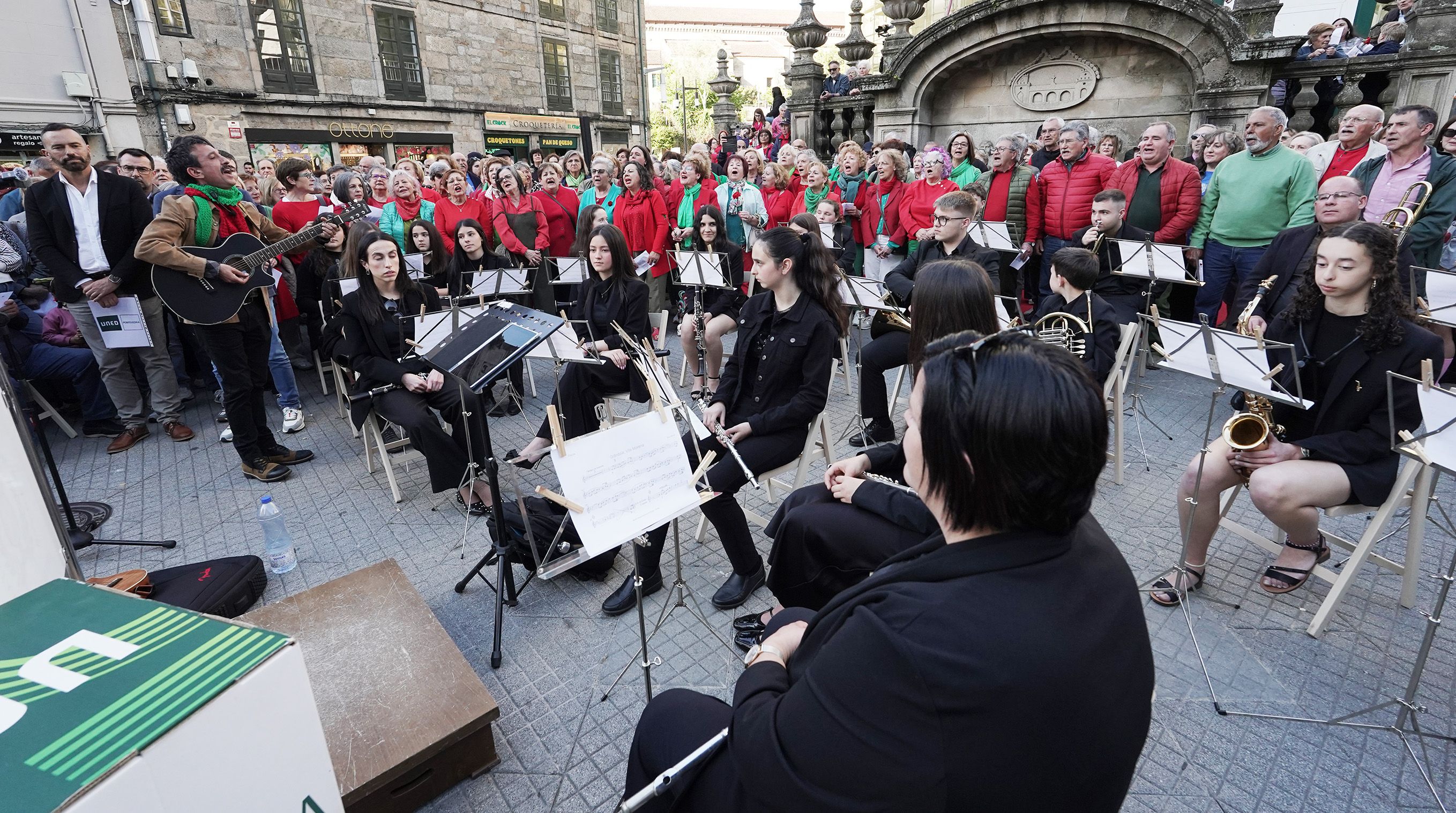 Multitudinaria cantata de 'Grândola Vila Morena'