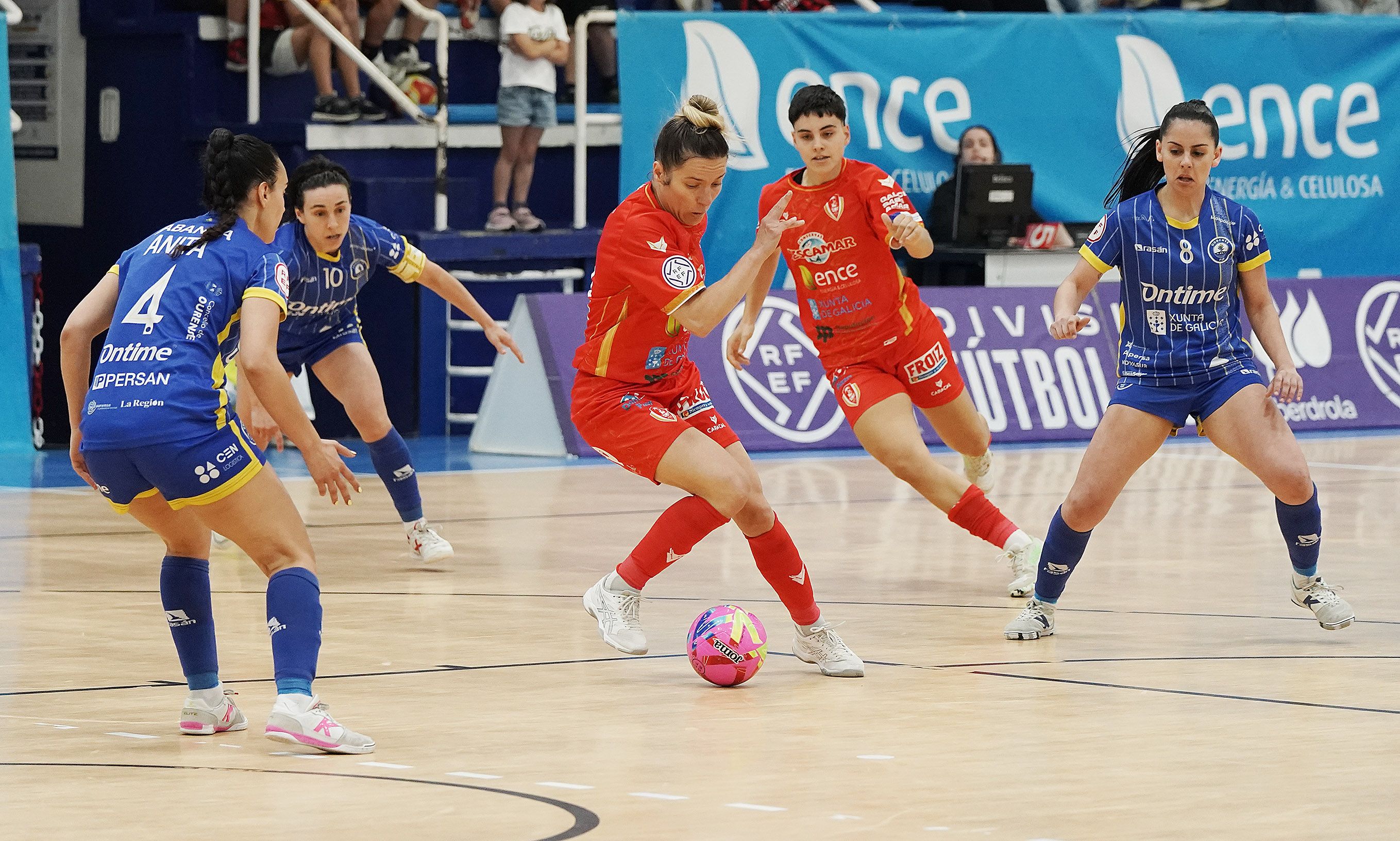 Partido de liga entre Poio Pescamar y Ourense Ontime en A Seca