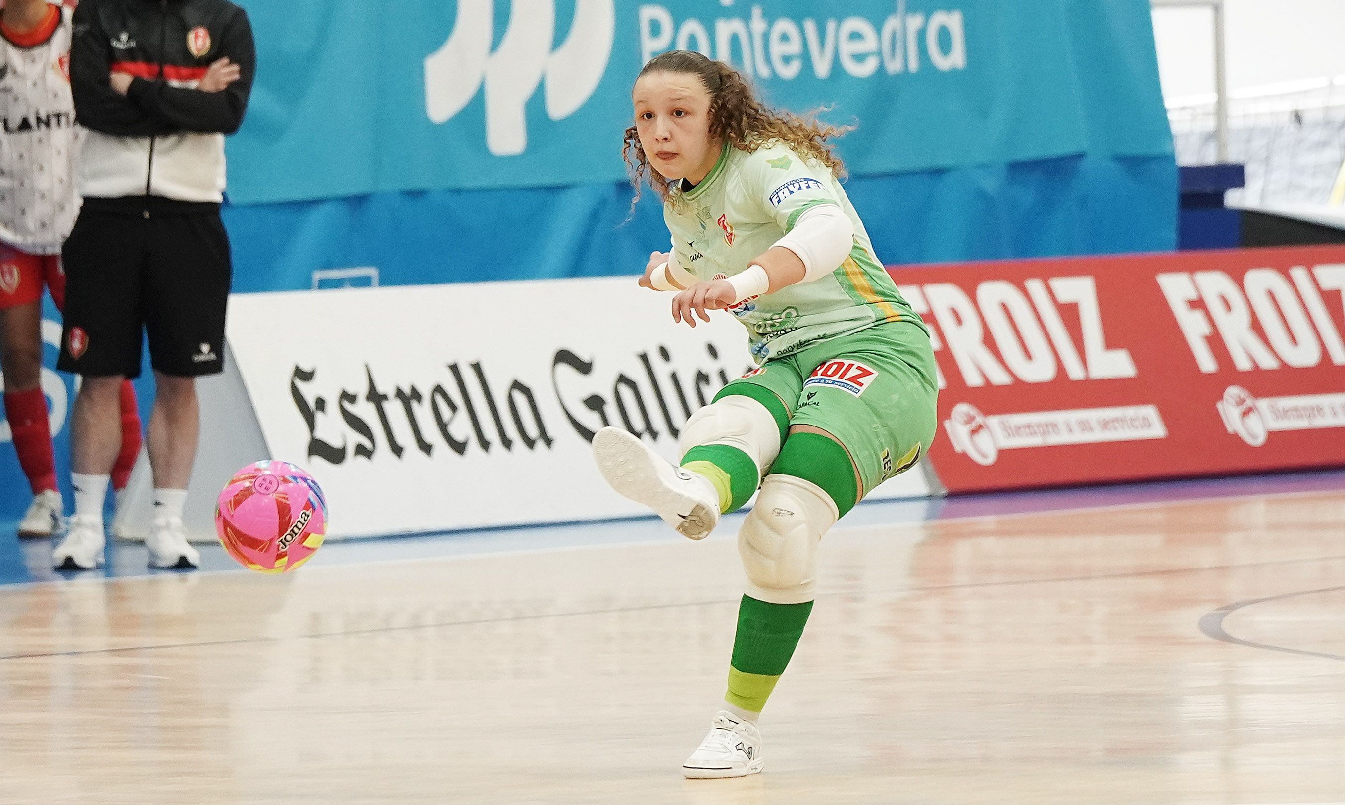 Partido de liga entre Poio Pescamar y Ourense Ontime en A Seca