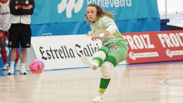Partido de liga entre Poio Pescamar y Ourense Ontime en A Seca