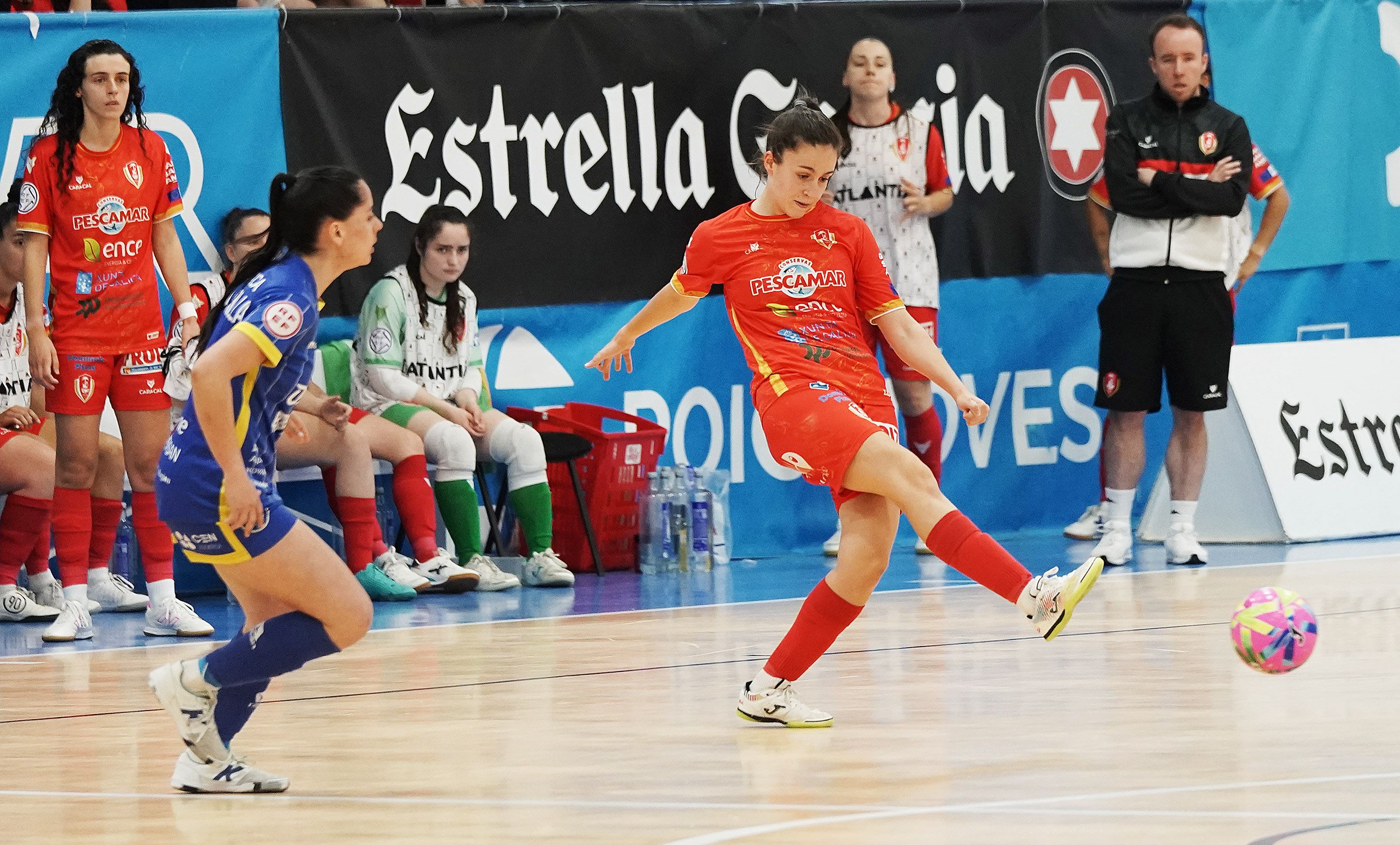 Partido de liga entre Poio Pescamar y Ourense Ontime en A Seca