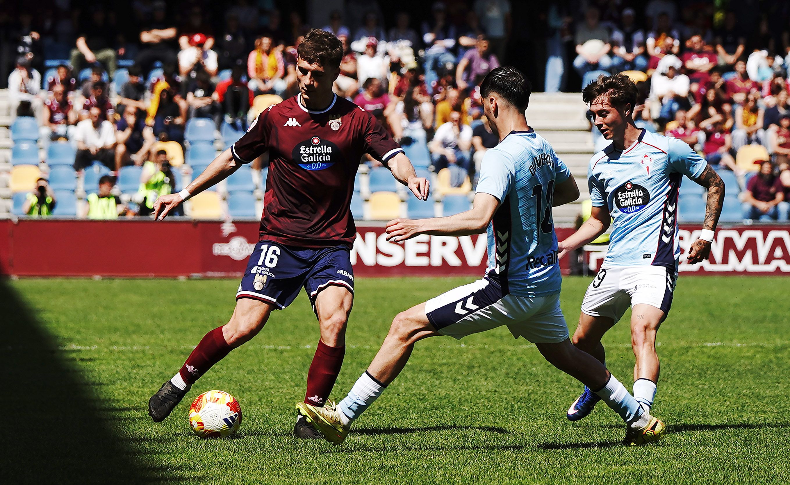 Partido entre Pontevedra CF y Celta Fortuna en Pasarón