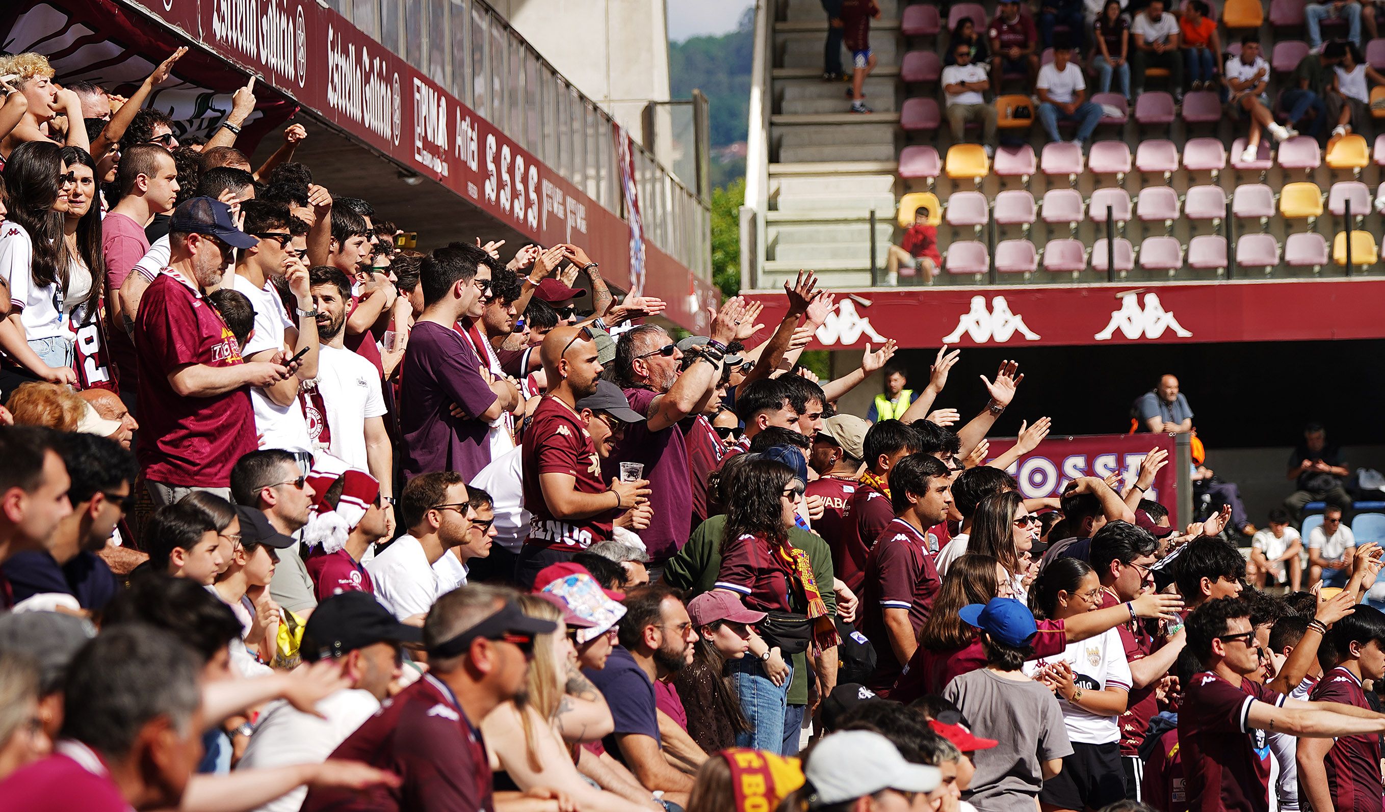 Partido entre Pontevedra CF e Celta Fortuna en Pasarón
