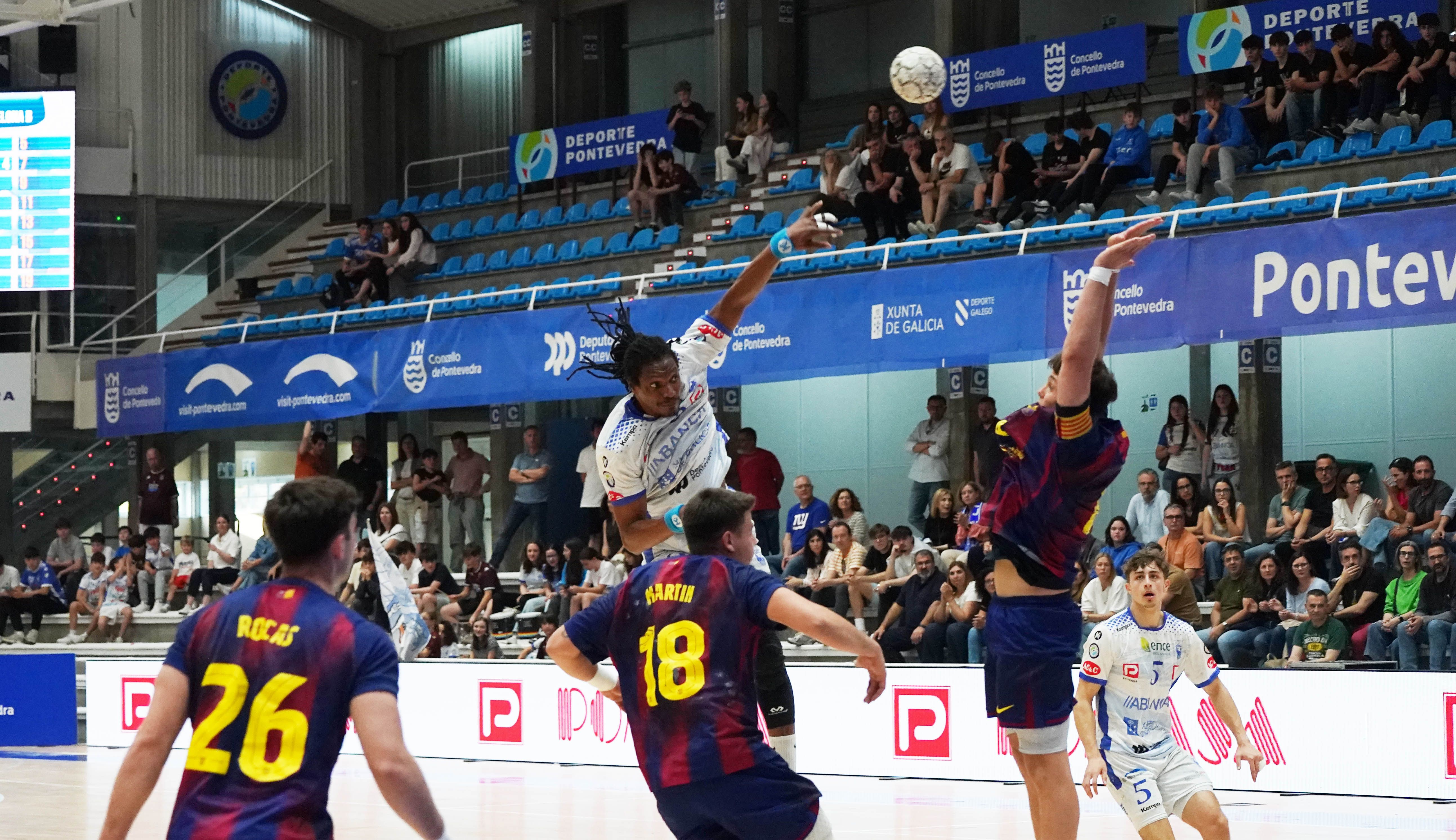Partido entre Cisne e Barça Atletic no Municipal
