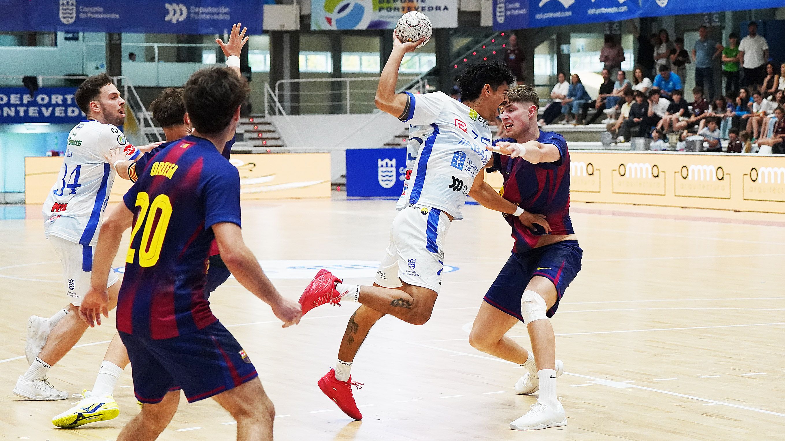 Partido entre Cisne e Barça Atletic no Municipal