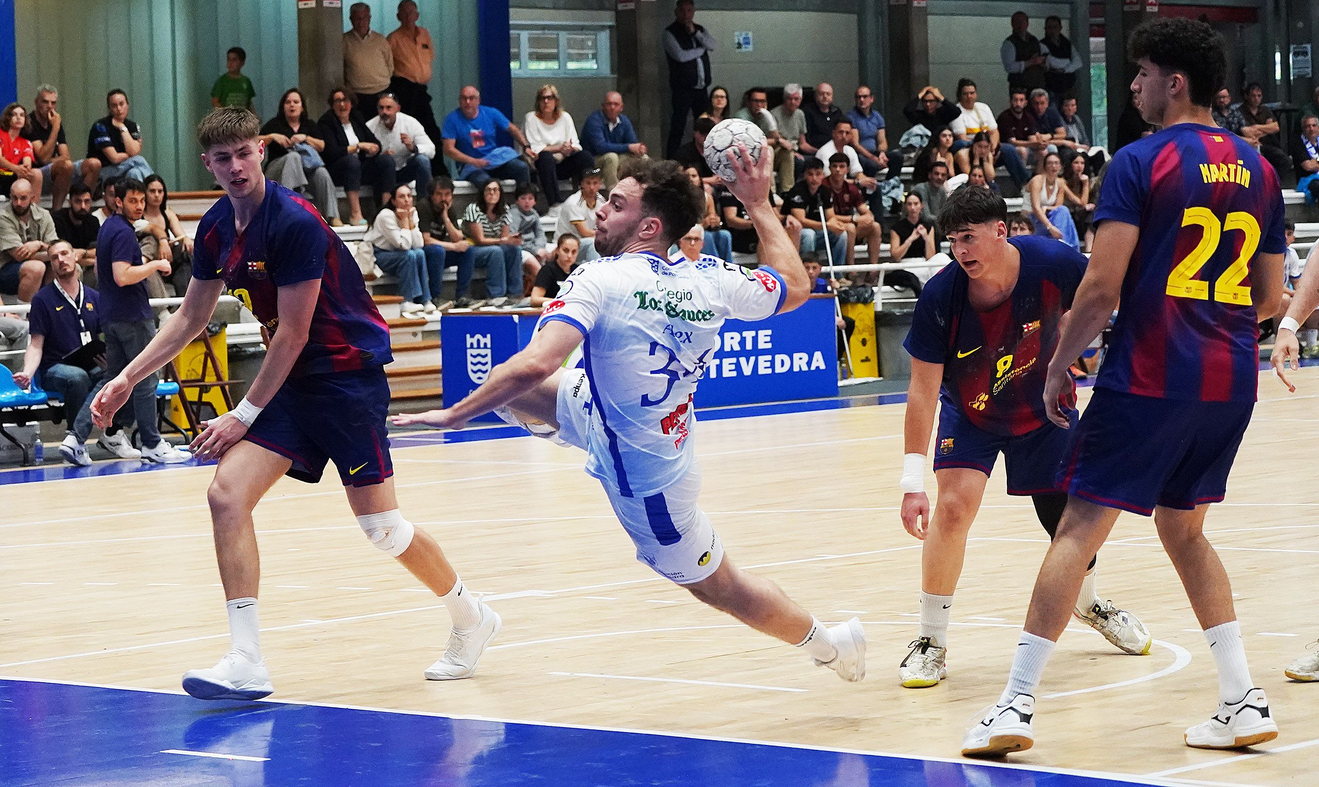 Partido entre Cisne e Barça Atletic no Municipal