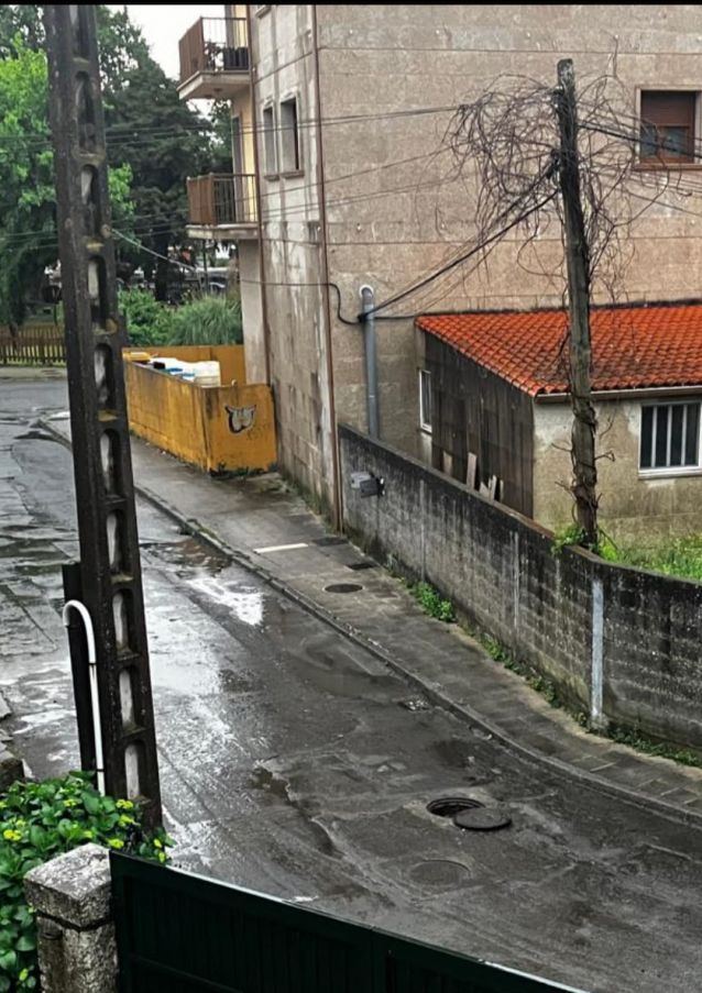 Zona onde se producen colapsos de auga en Rúa do Santo Zona onde se producen colapsos de auga en Rúa do Santo