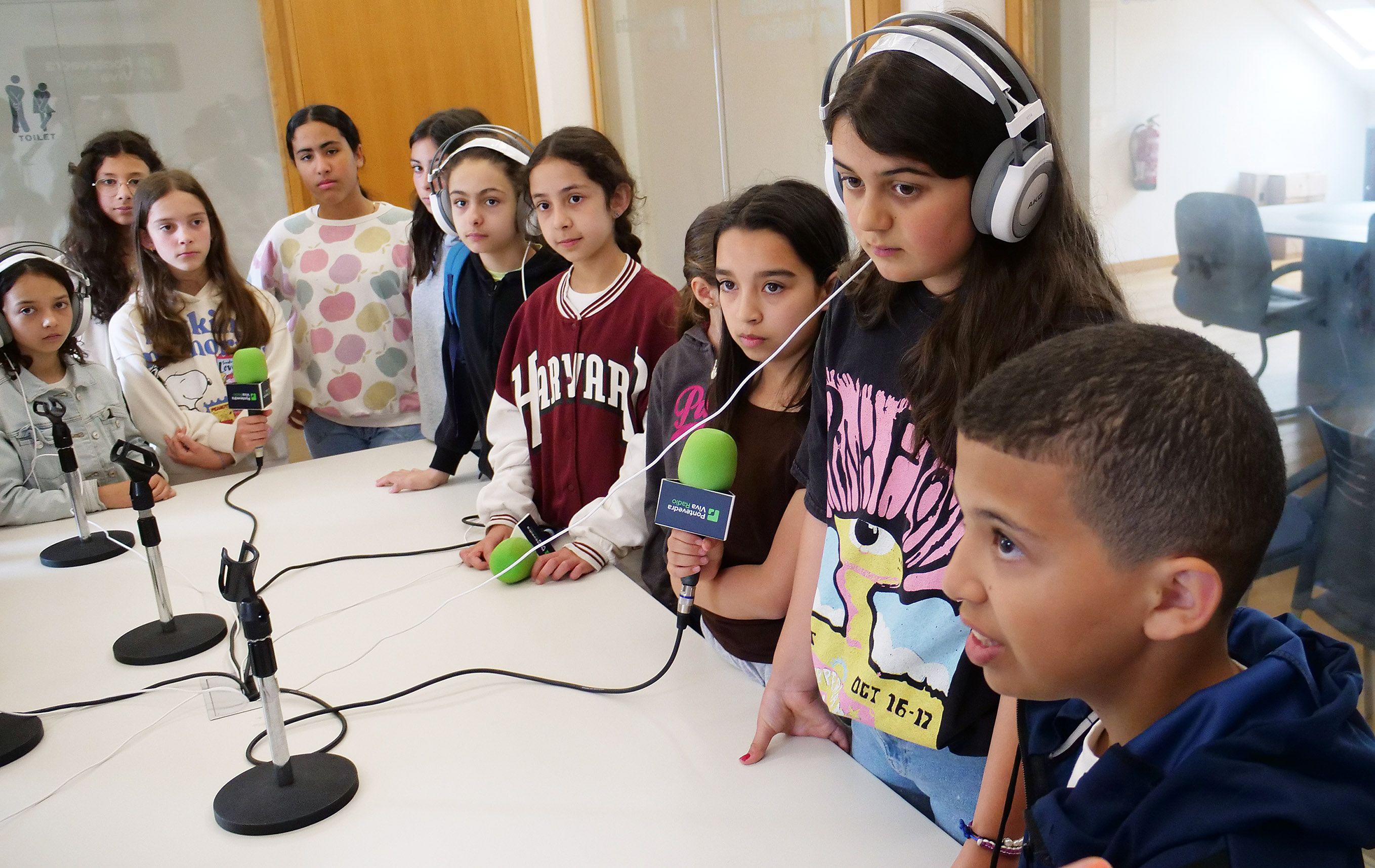 Alumnado do CEIP San Xoán Bautista en PontevedraViva Radio