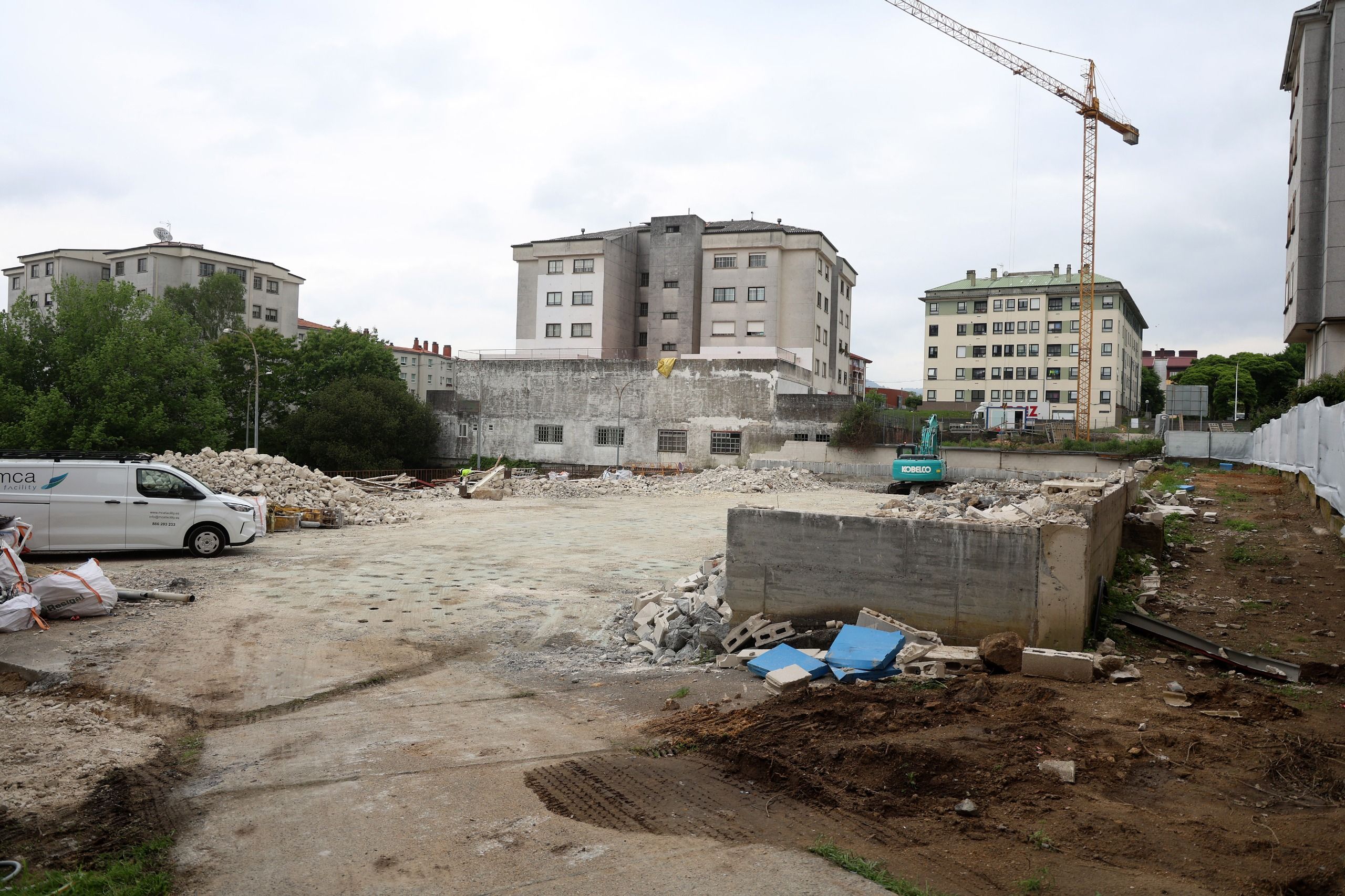Demolición do vello pavillón deportivo de Monte Porreiro
