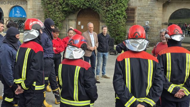 Reguera con alumnos da Escola FP Marítimo Pesqueira de Bueu Reguera con alumnos da Escola FP Marítimo Pesqueira de Bueu