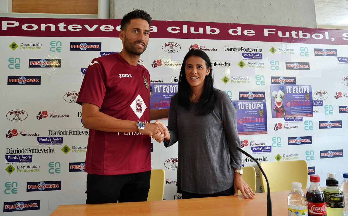 Ramón Verdú e Lupe Murillo na presentación do xogador