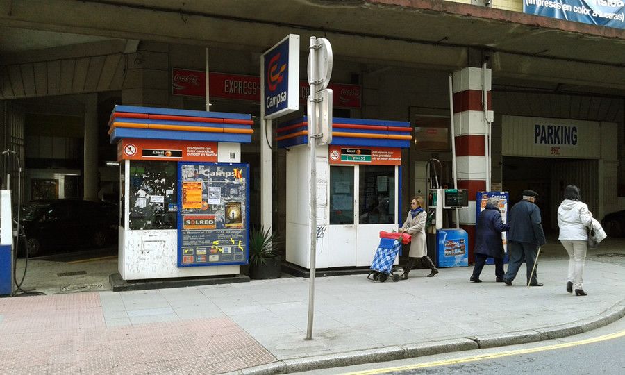 Gasolinera de Costa Giráldez en la calle Javier Puig