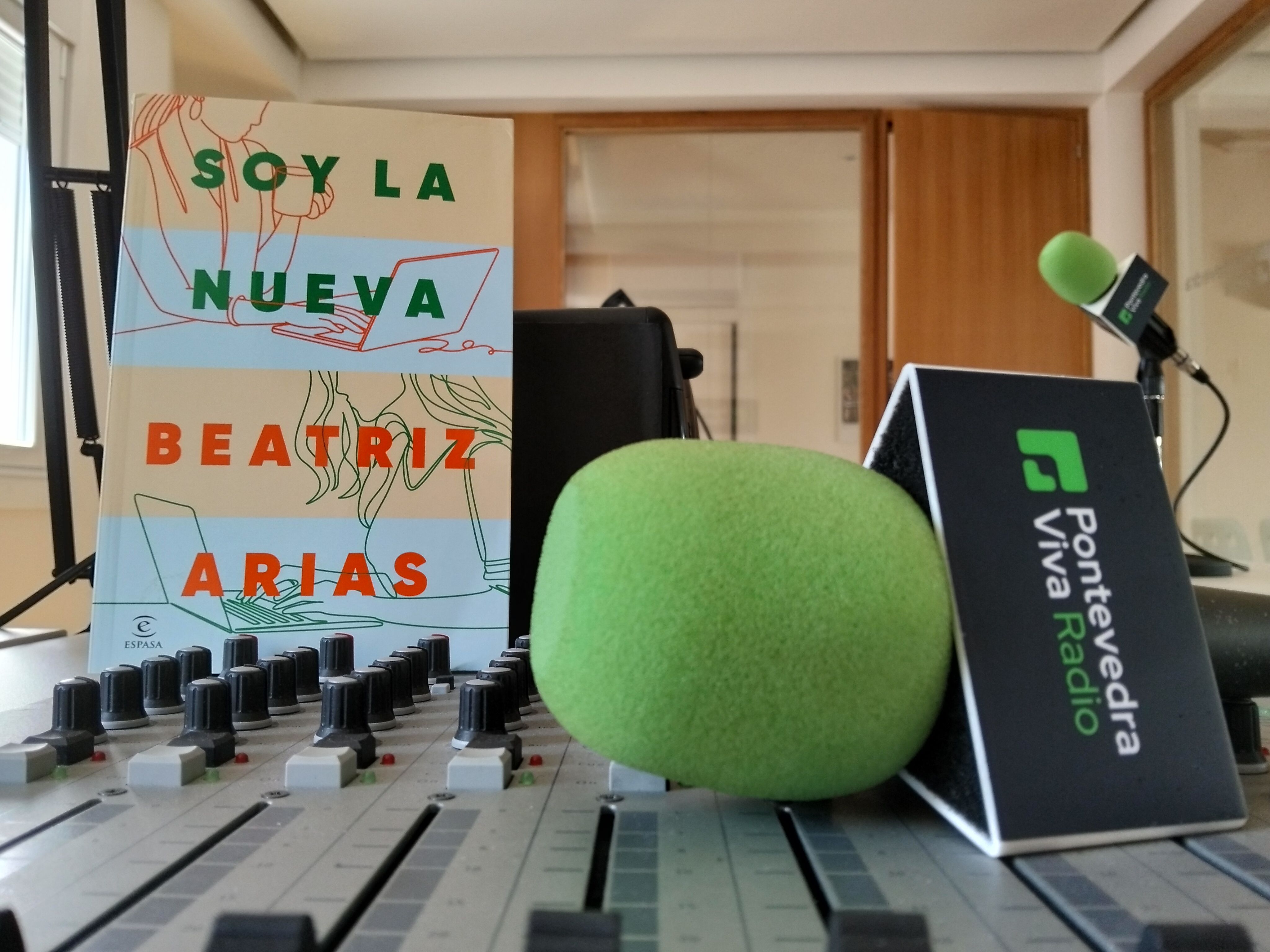 Portada de la novela contemporánea 'Soy la nueva' escrita por Beatriz Arias