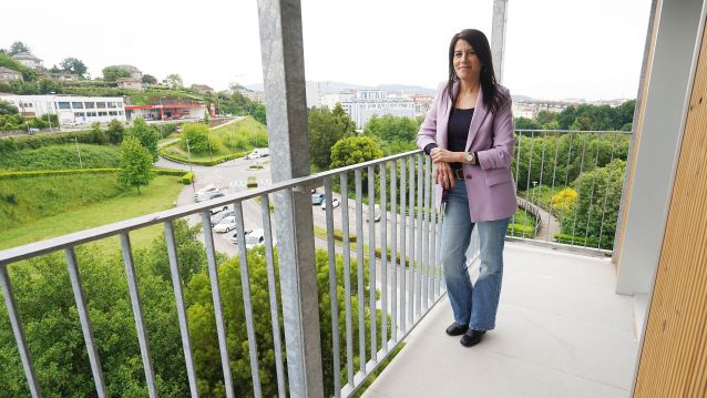 María Martínez Allegue, na promoción pública que a Xunta constrúe en Valdecorvos