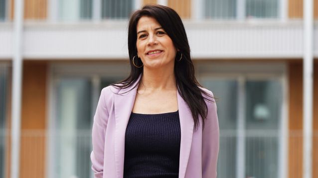 María Martínez Allegue, na promoción pública que a Xunta constrúe en Valdecorvos