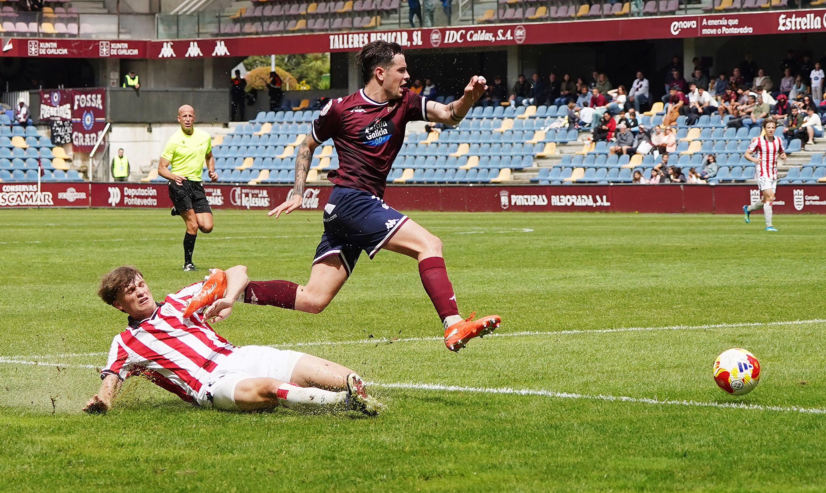 Partido entre Pontevedra CF e Athletic Club B