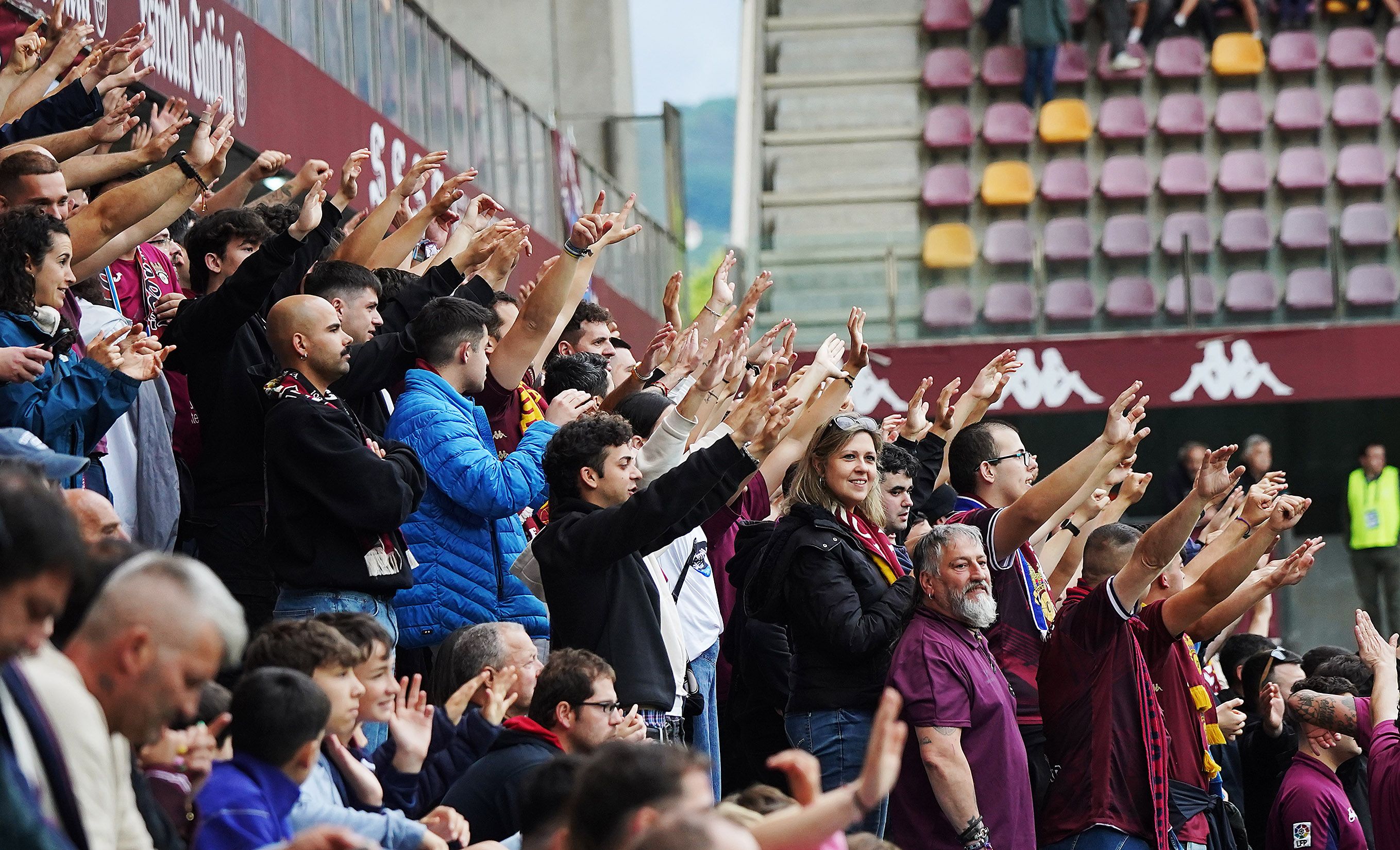 Partido entre Pontevedra CF e Athletic Club B