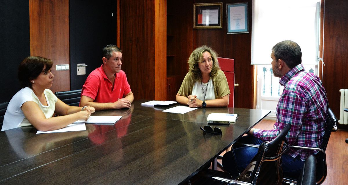 Reunión de Carmen Fouces con miembros de la directiva de la FANPA