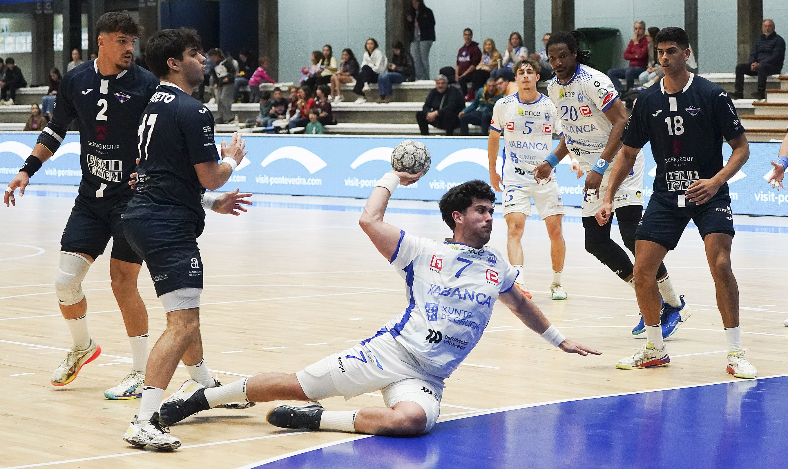 Partido entre Cisne y Benidorm en el Municipal