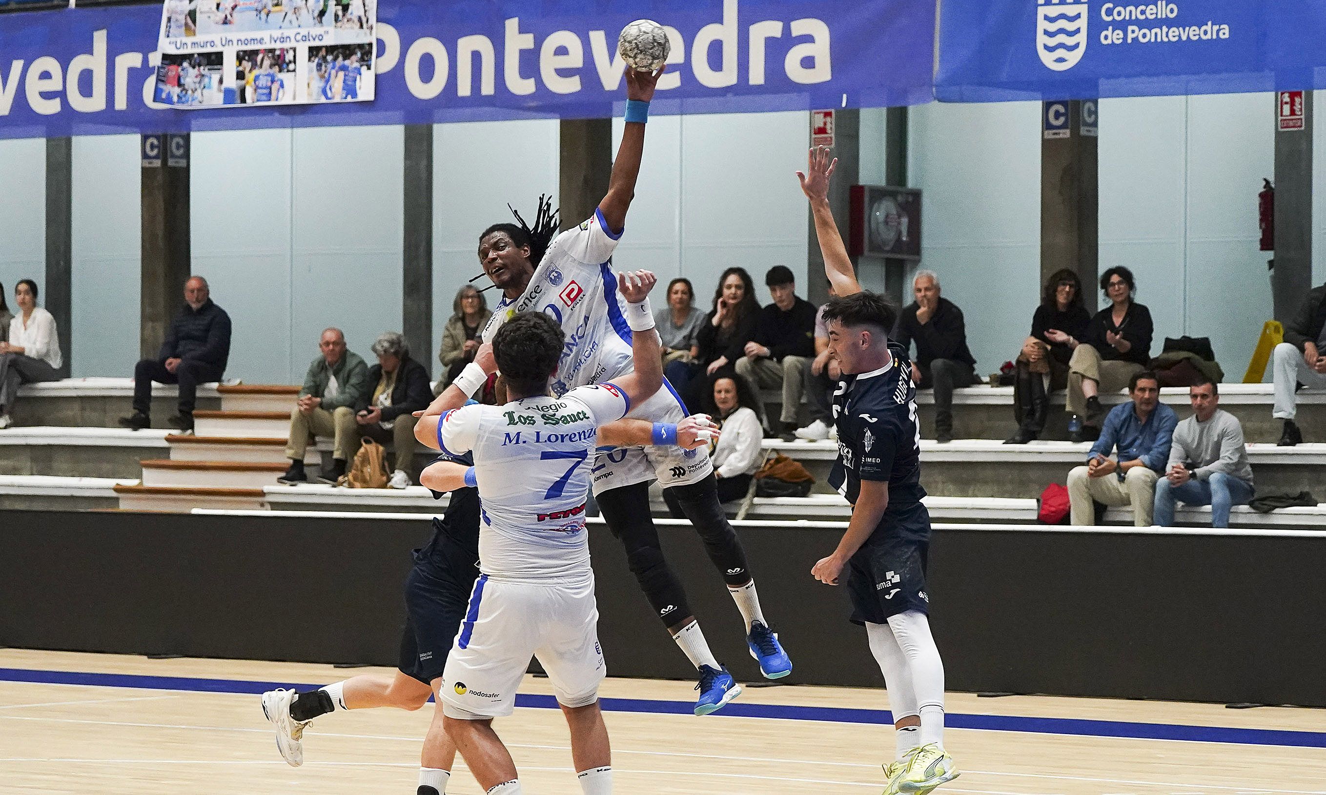 Partido entre Cisne y Benidorm en el Municipal