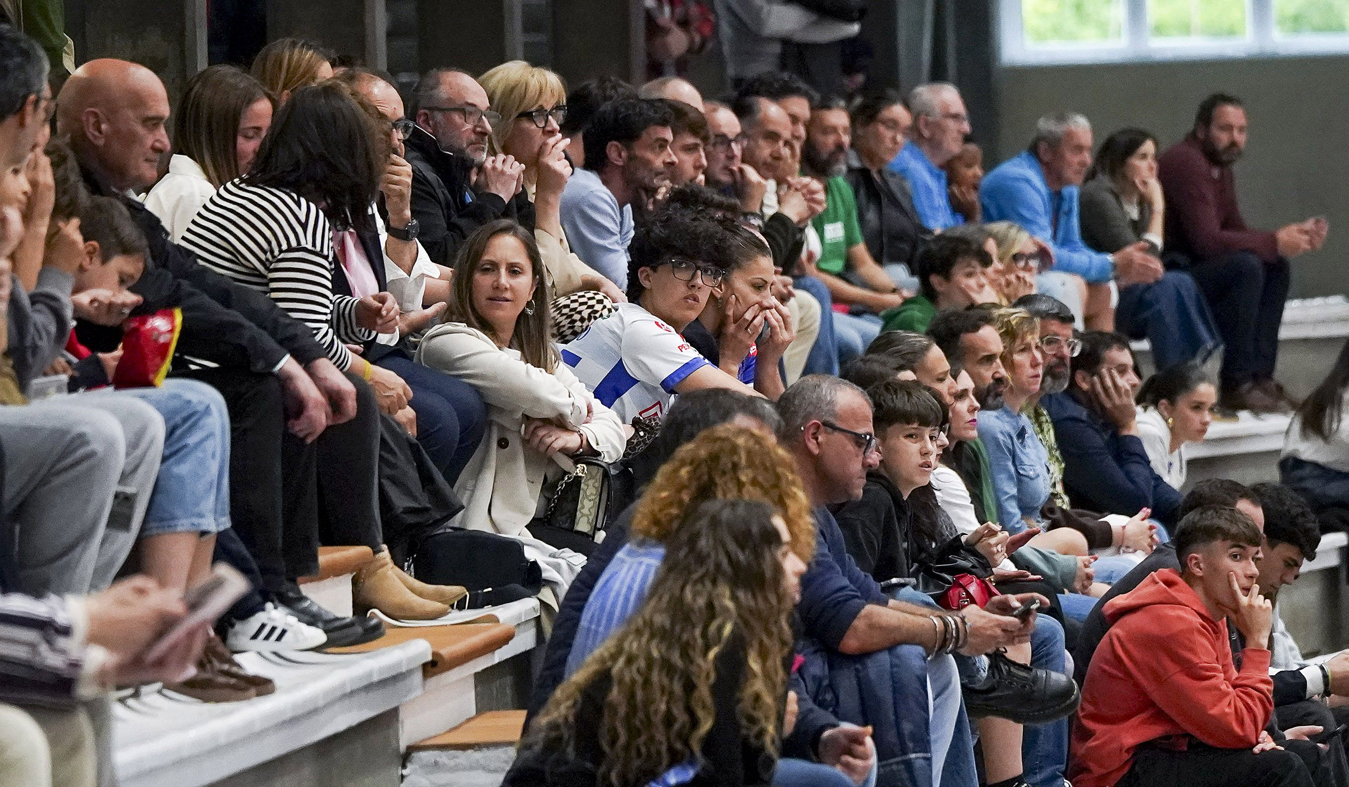 Partido entre Cisne y Benidorm en el Municipal