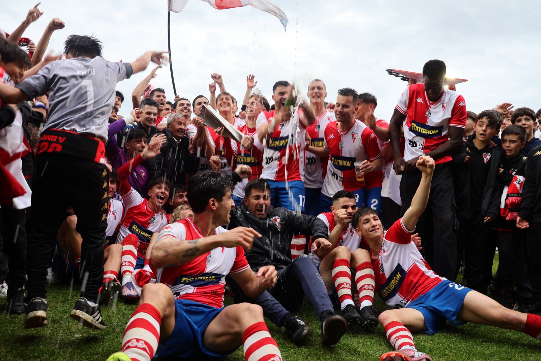 El Arosa SC celebra el ascenso