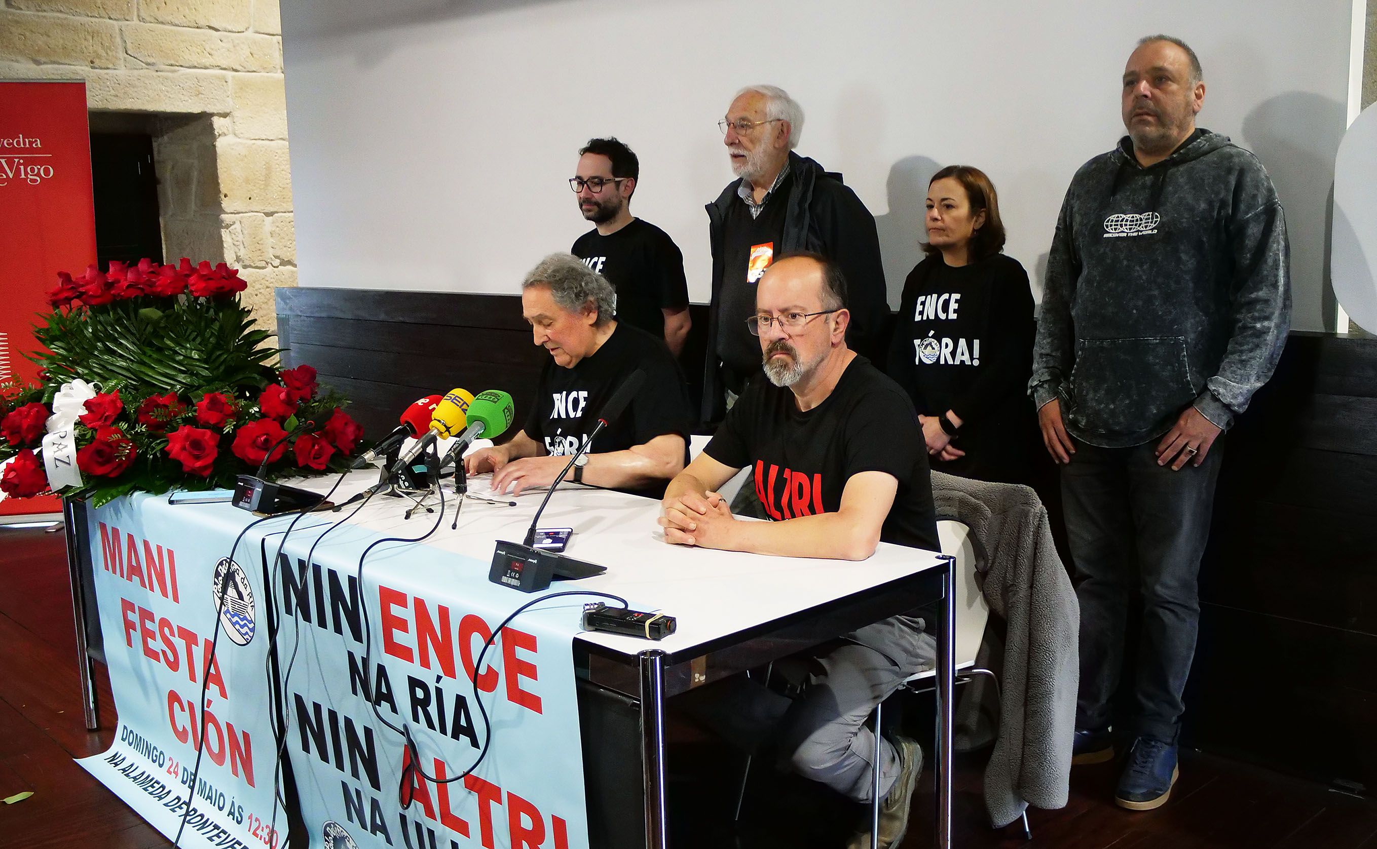 Membros da APDR e da plataforma Ulloa Viva