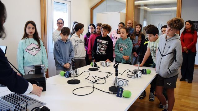 Alumnado do CEIP de Marcón en PontevedraViva Radio