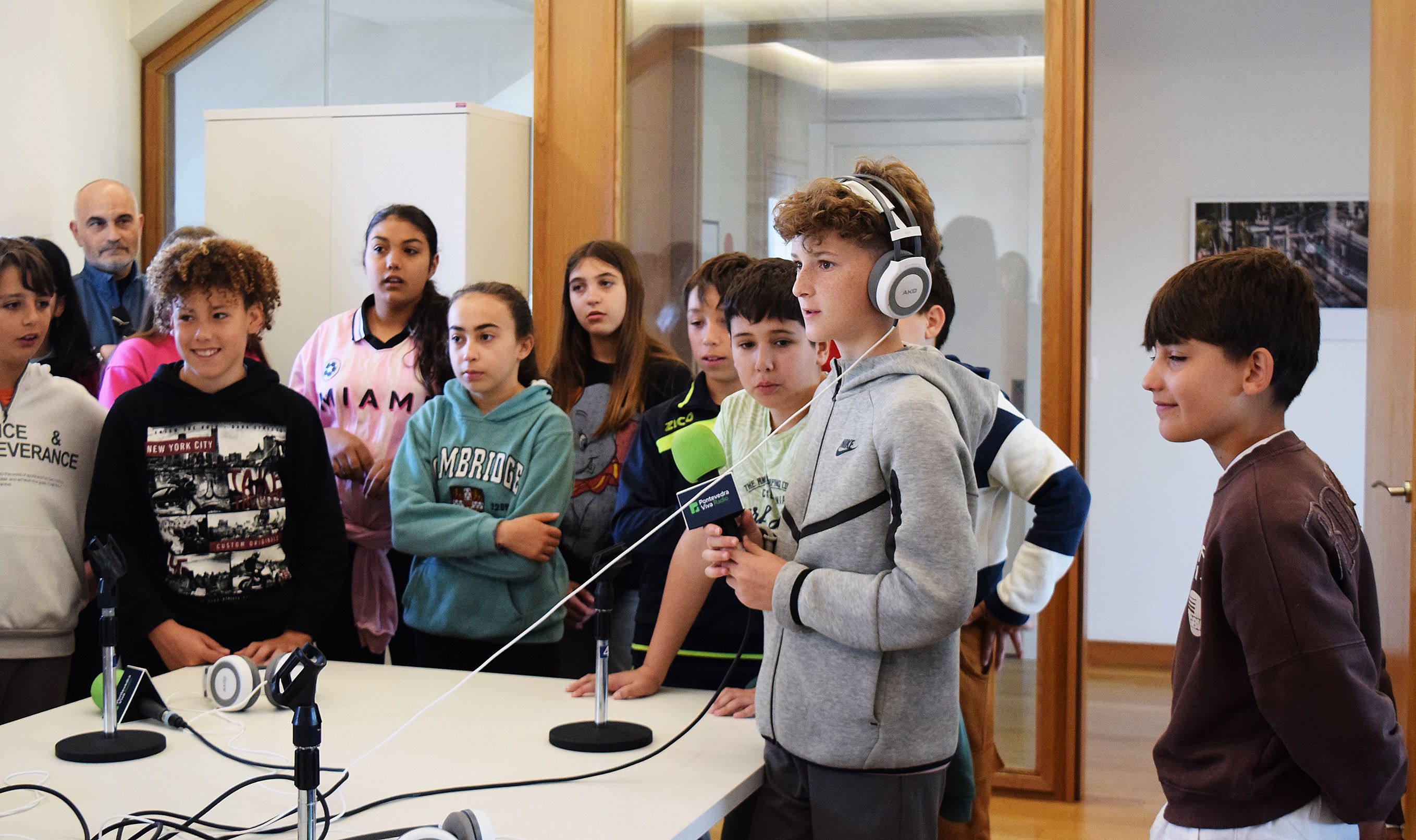 Estudantes do CEIP de Marcón en PontevedraViva Radio