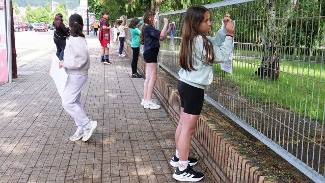 Alumnado dos centros da Xunqueira instala carteis sobre o dano ambiental que causa o tabaco Alumnado dos centros da Xunqueira instala carteis sobre o dano ambiental que causa o tabaco