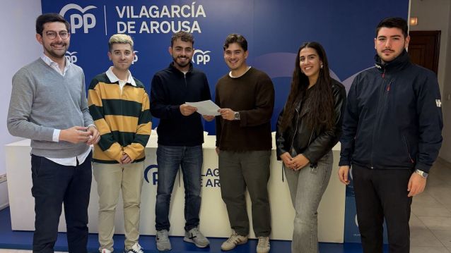 Raúl Santamaría recollendo avais para presidir Novas Xeracións Raúl Santamaría recollendo avais para presidir Novas Xeracións