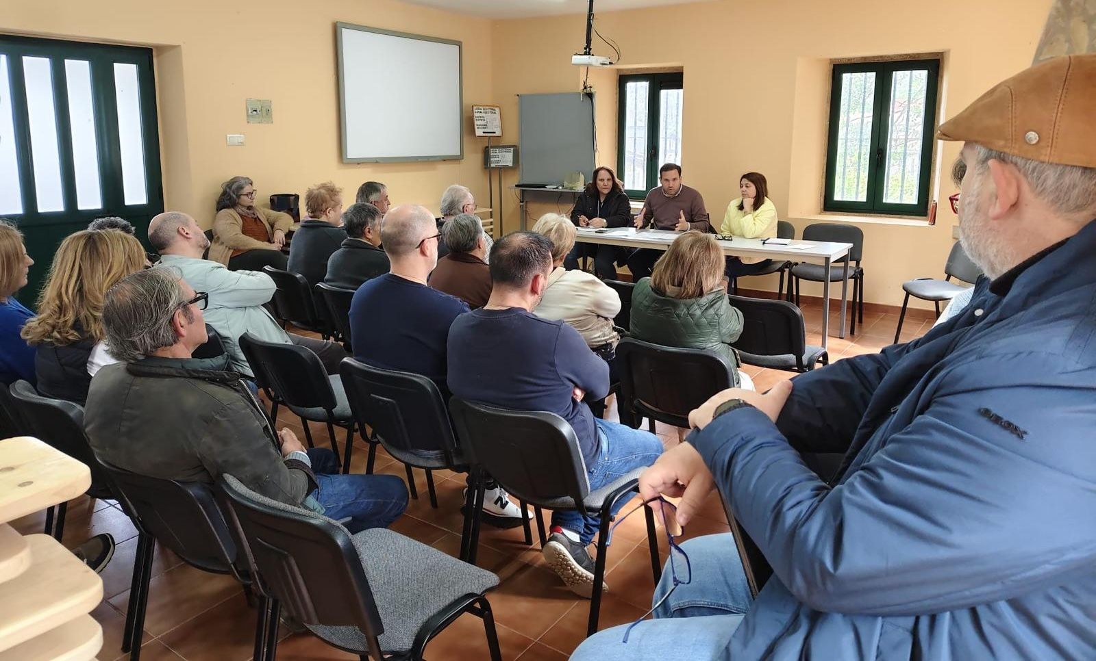 Xuntanza de Jorge Cubela coa veciñanza de Tomonde