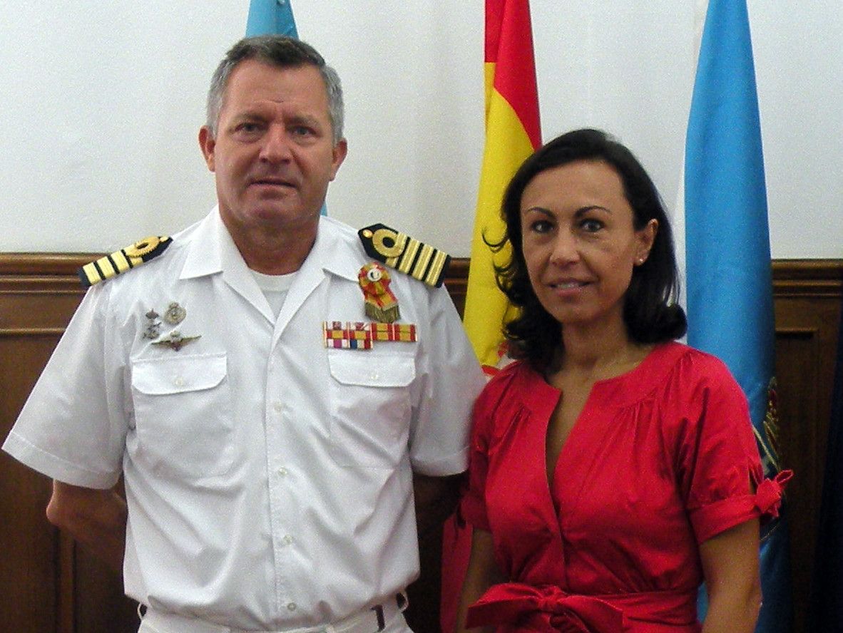 O Director da Escola Naval e a alcaldesa de Marín