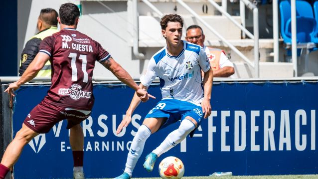 Partido entre Pontevedra y Tenerife en el Heliodoro Rodríguez López