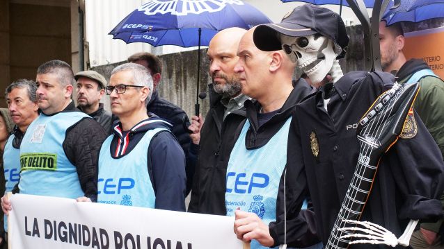Representantes do sindicato CEP da Policía Nacional na protesta Representantes do sindicato CEP da Policía Nacional na protesta