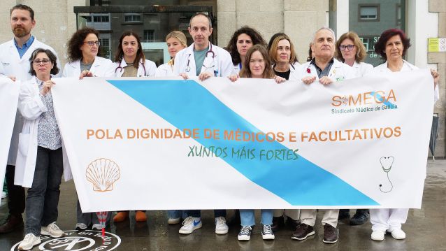 Representantes de Simega na concentración