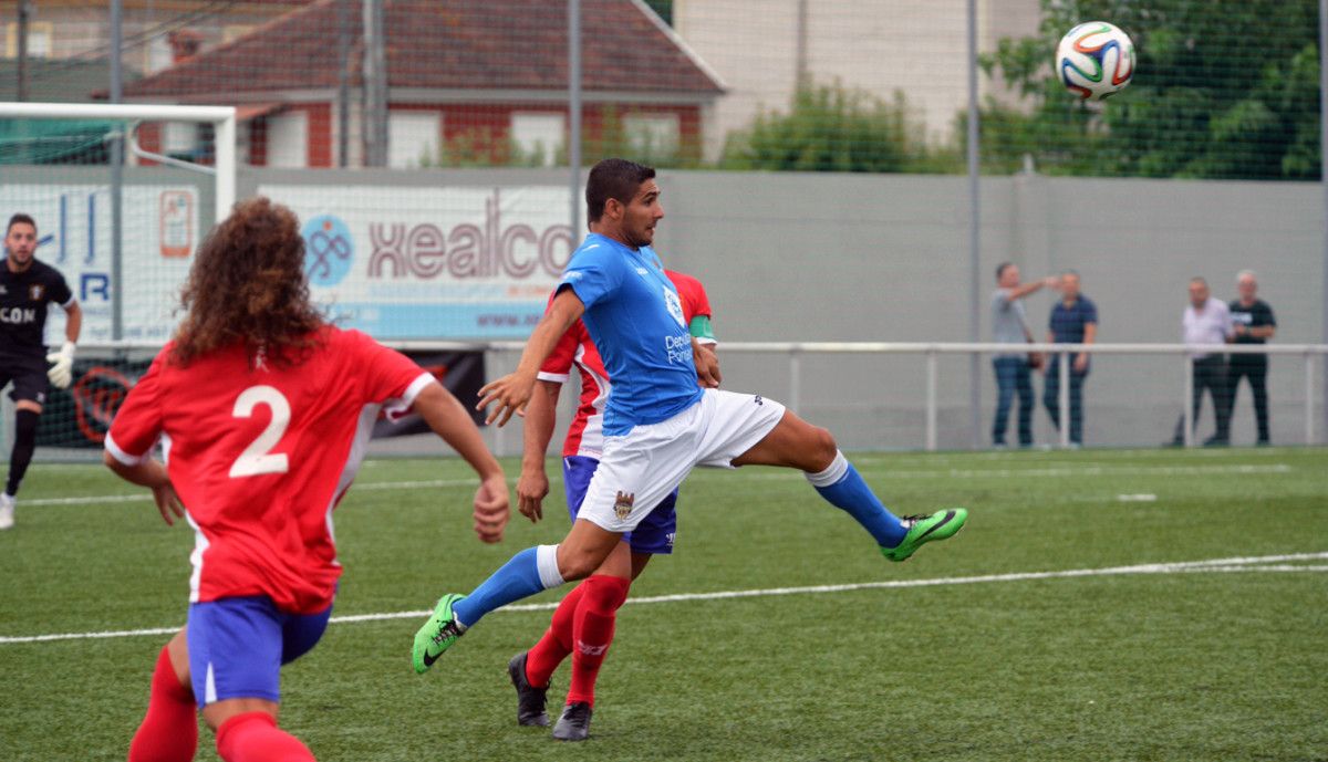 Borjas Martín ante o Choco no seu primeiro partido co Pontevedra