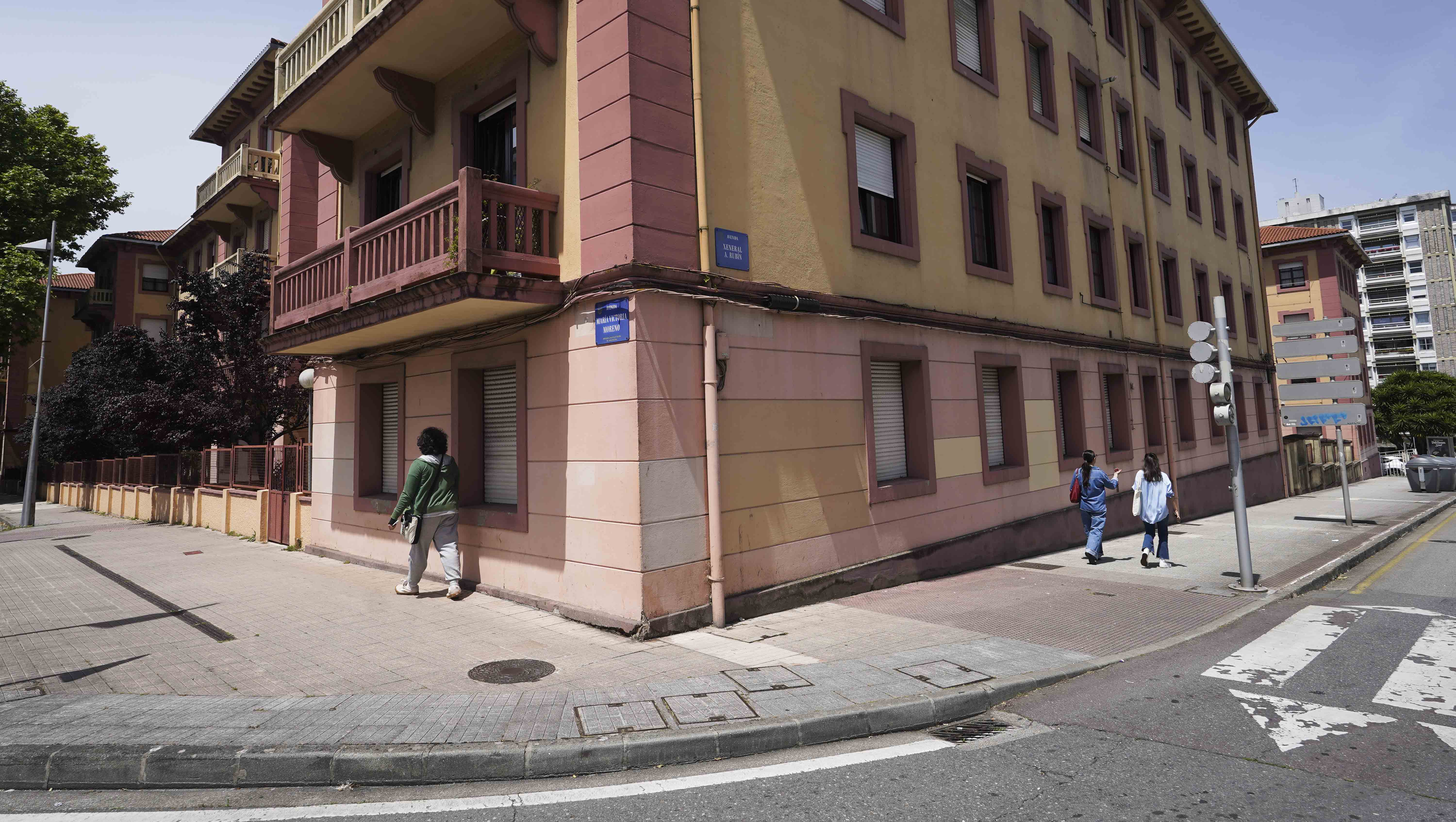 Defensa cederá ao Concello as vivendas do baixo deste edificio Defensa cederá ao Concello as vivendas do baixo deste edificio