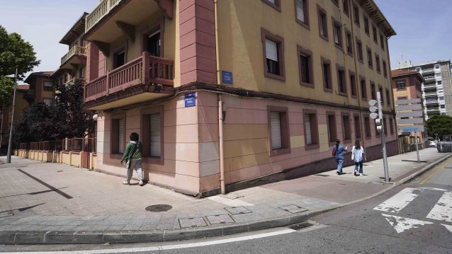 Defensa cederá ao Concello as vivendas do baixo deste edificio Defensa cederá ao Concello as vivendas do baixo deste edificio
