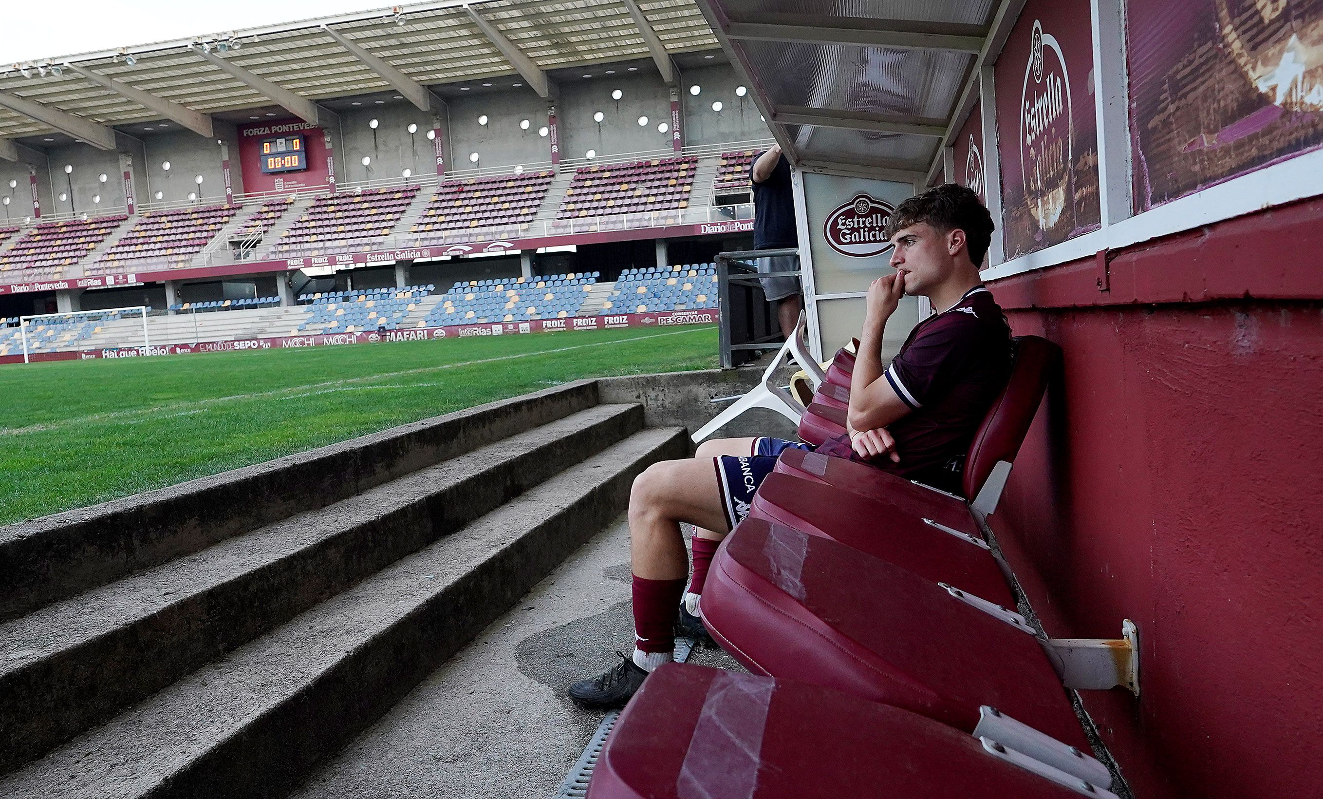 Jugadores del Pontevedra esperando la resolución de la RFEF Jugadores del Pontevedra esperando la resolución de la RFEF