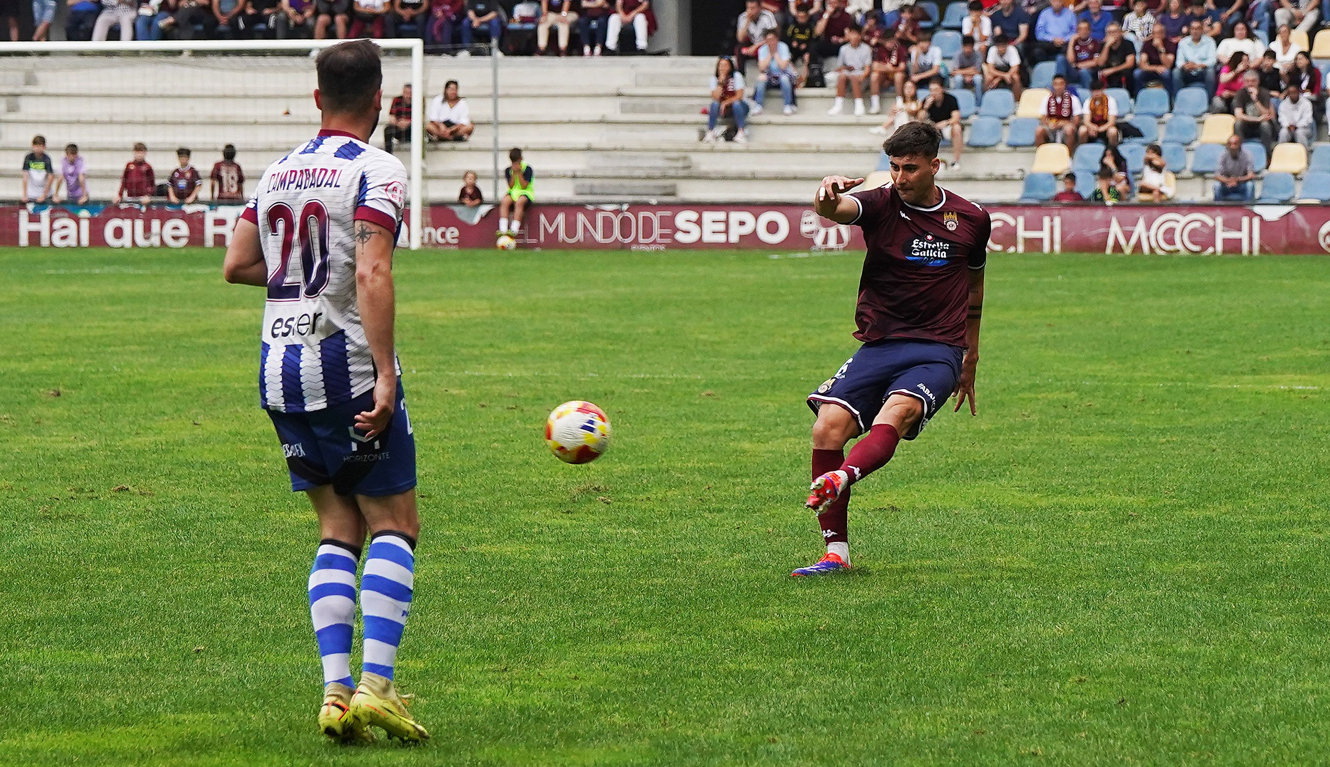 Partido entre Pontevedra CF y Real Avilés Industrial en Pasarón