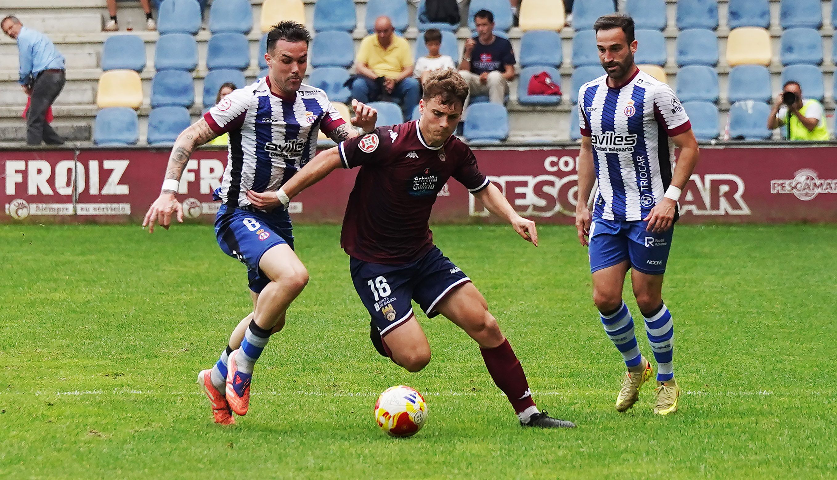 Partido entre Pontevedra CF y Real Avilés Industrial en Pasarón