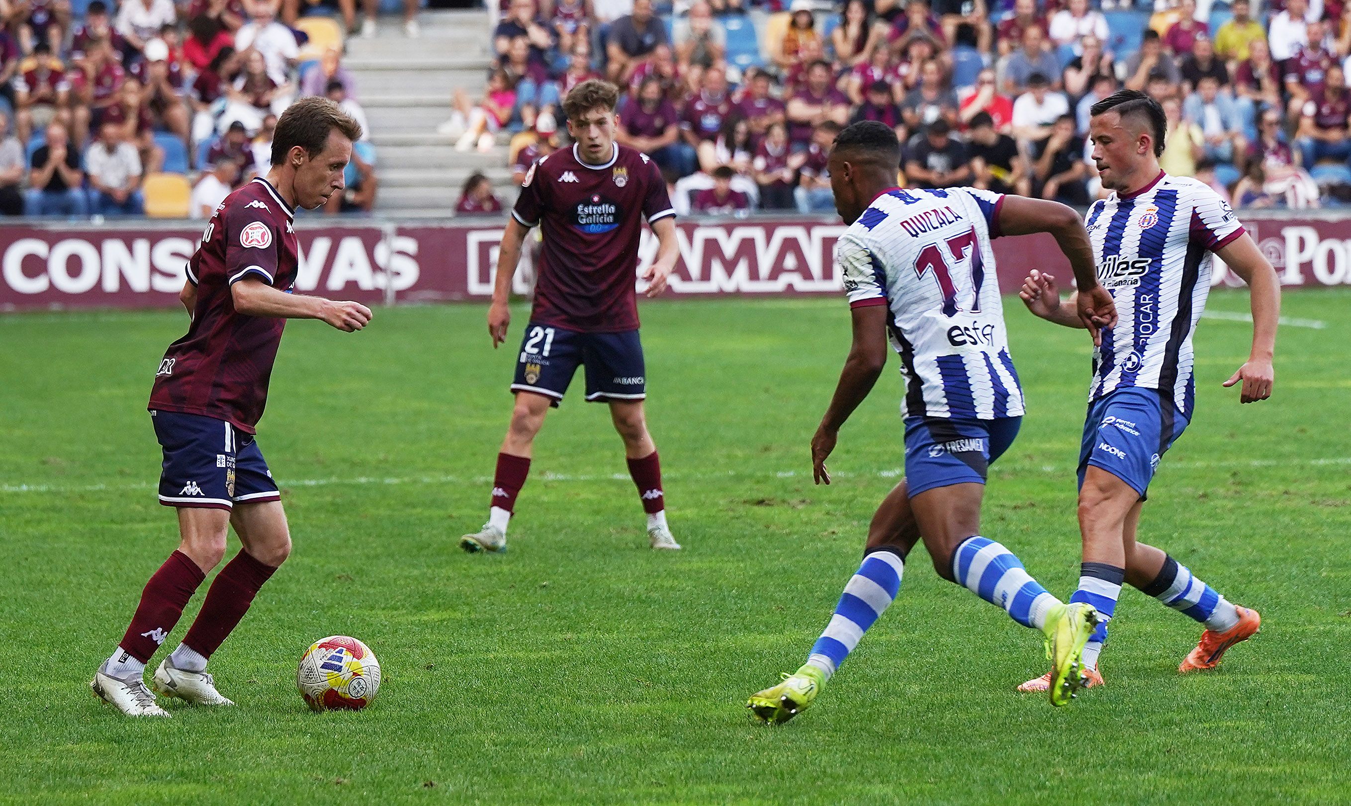 Partido entre Pontevedra CF y Real Avilés Industrial en Pasarón