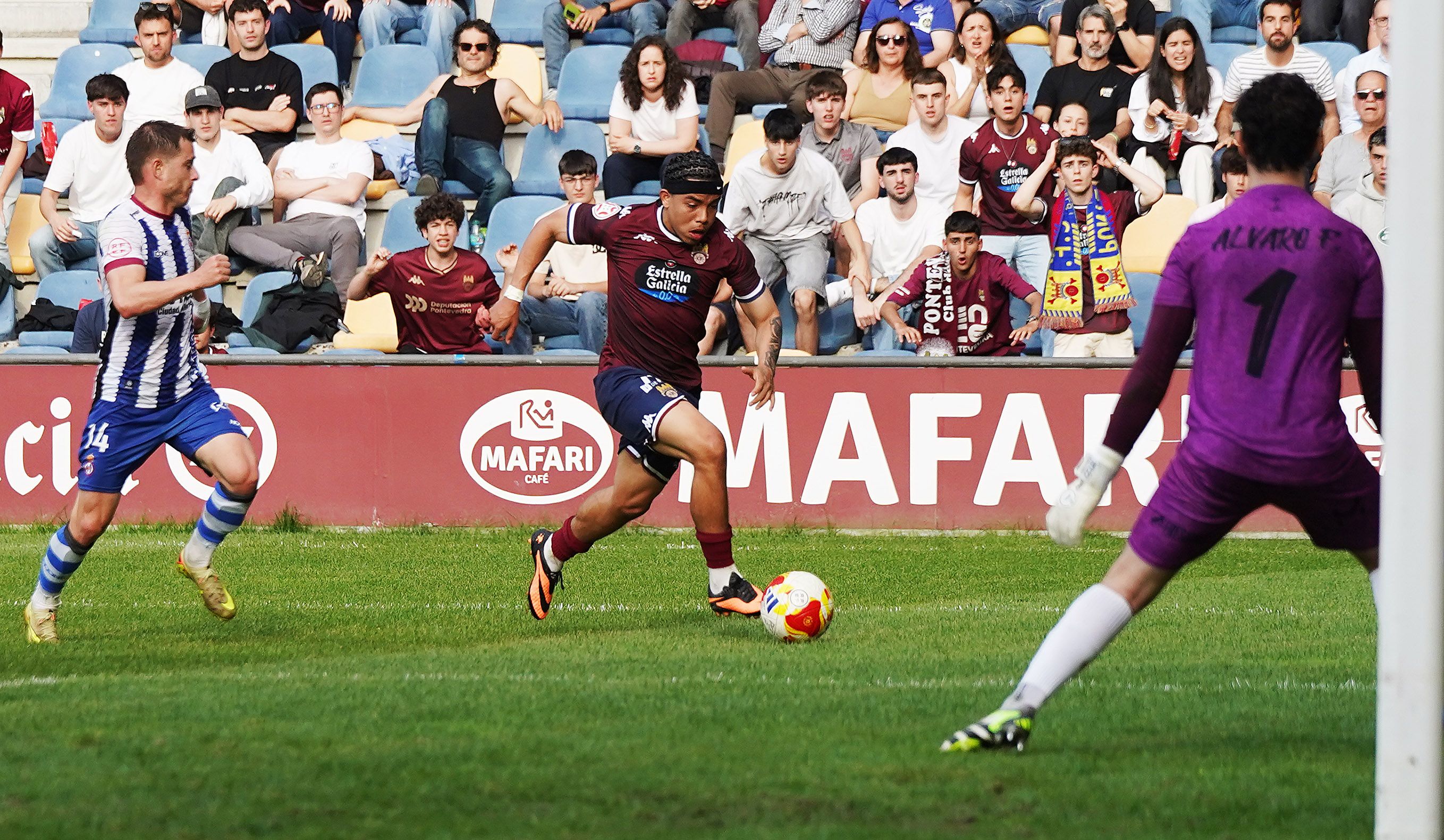 Partido entre Pontevedra CF y Real Avilés Industrial en Pasarón