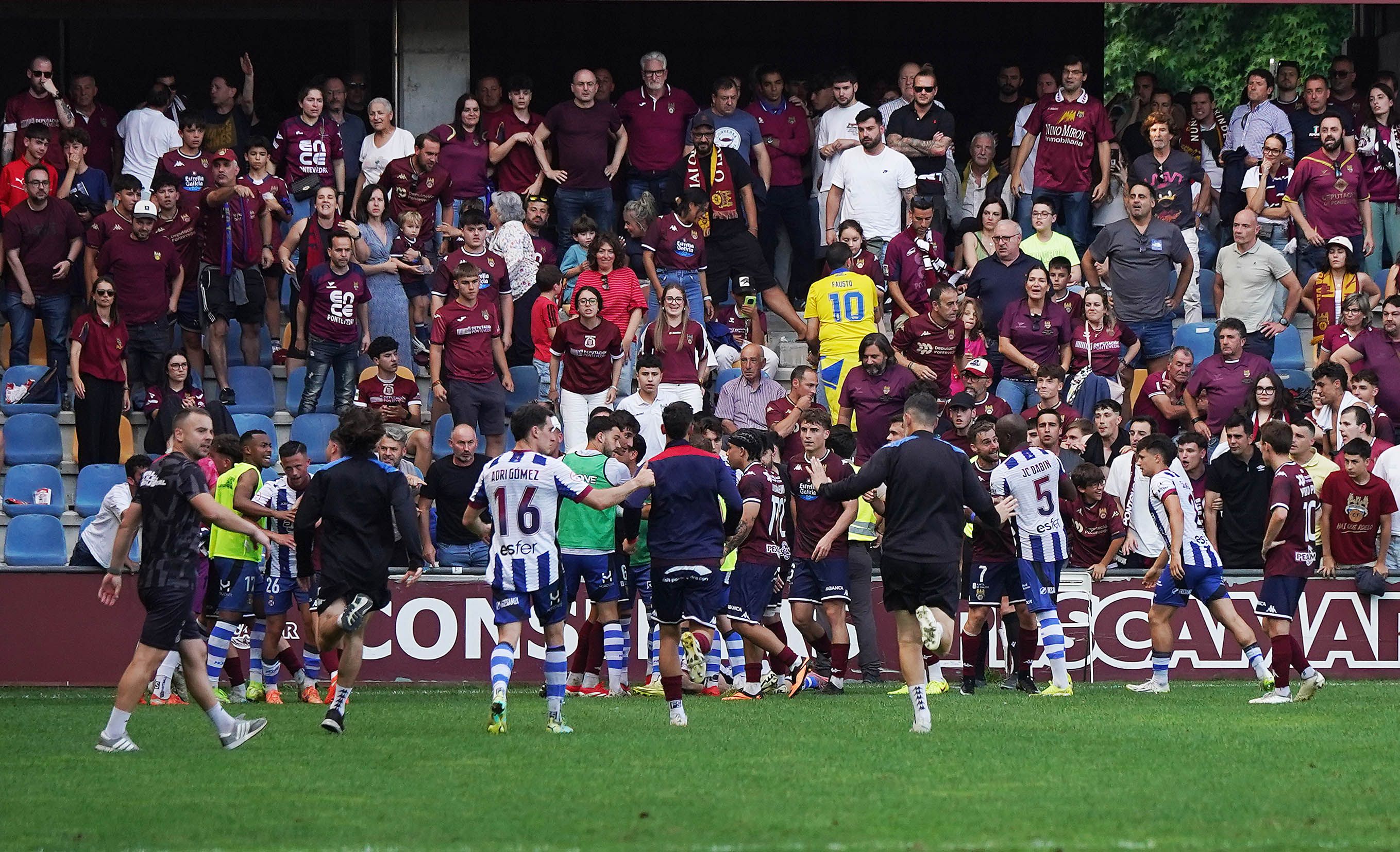 Partido entre Pontevedra CF y Real Avilés Industrial en Pasarón