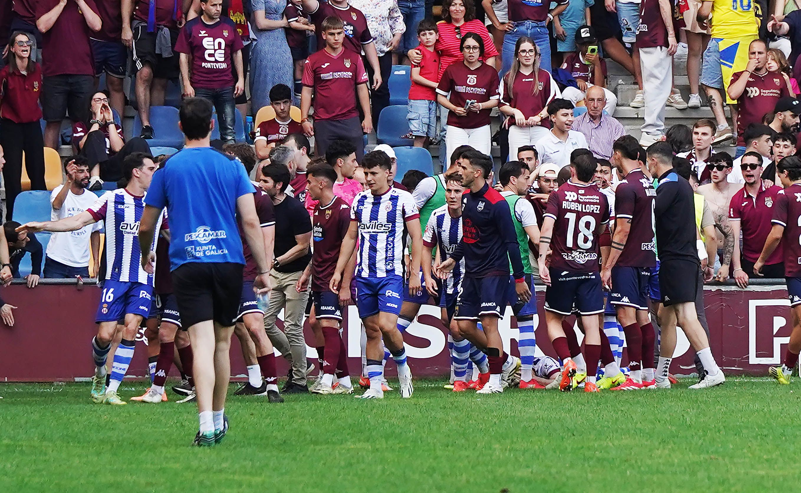 Partido entre Pontevedra CF y Real Avilés Industrial en Pasarón