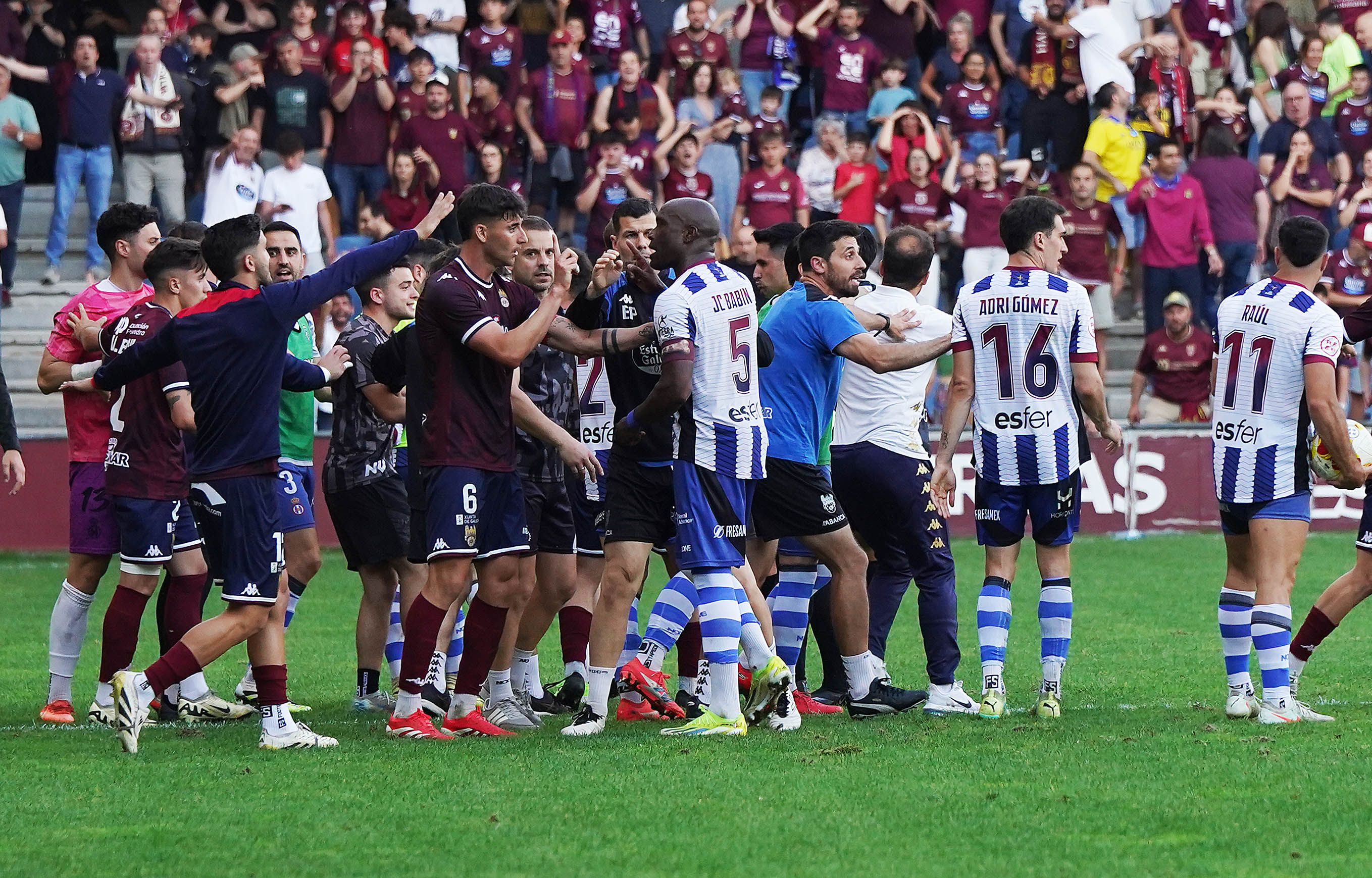 Partido entre Pontevedra CF y Real Avilés Industrial en Pasarón